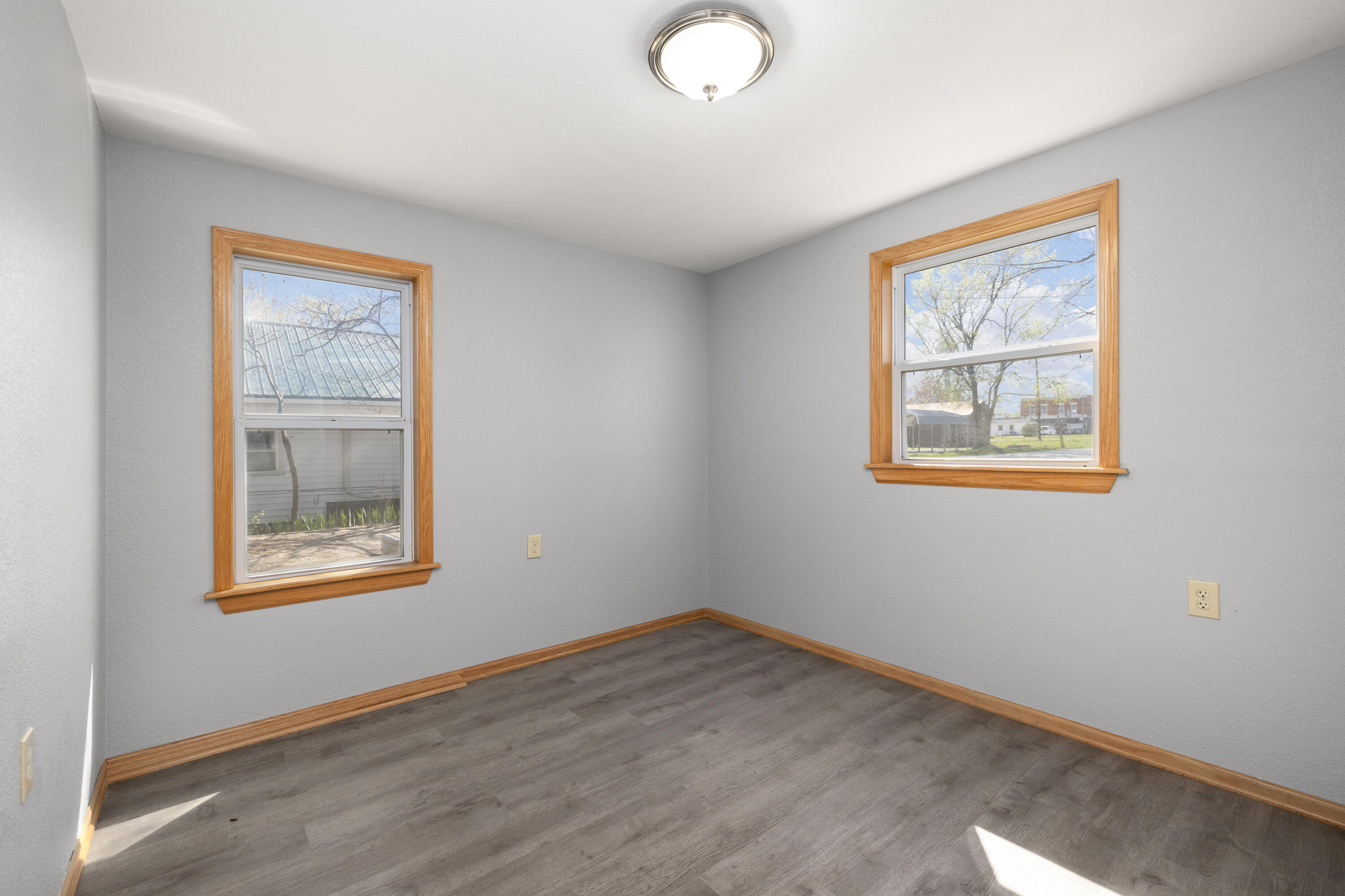 19060 4th Avenue Property Photo 11