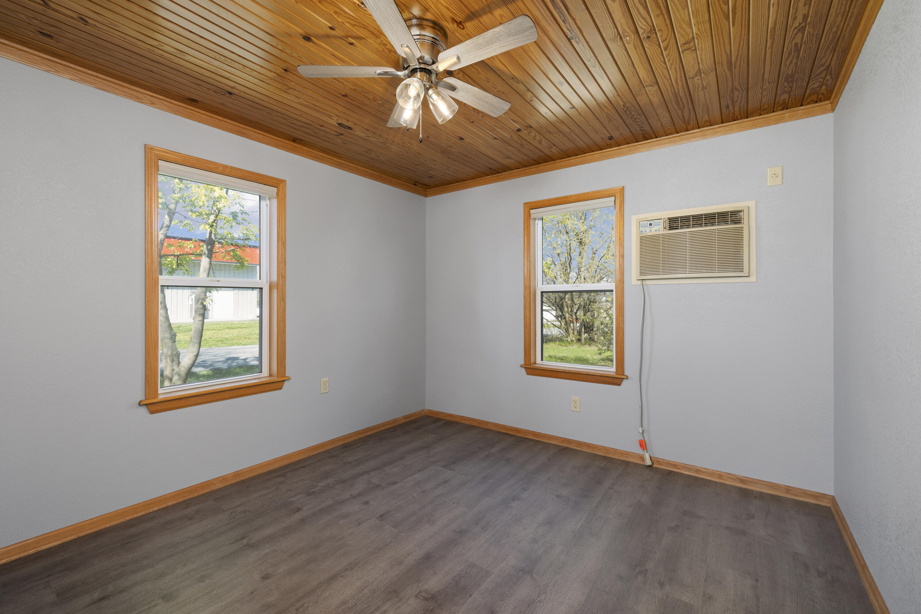 19060 4th Avenue Property Photo 13