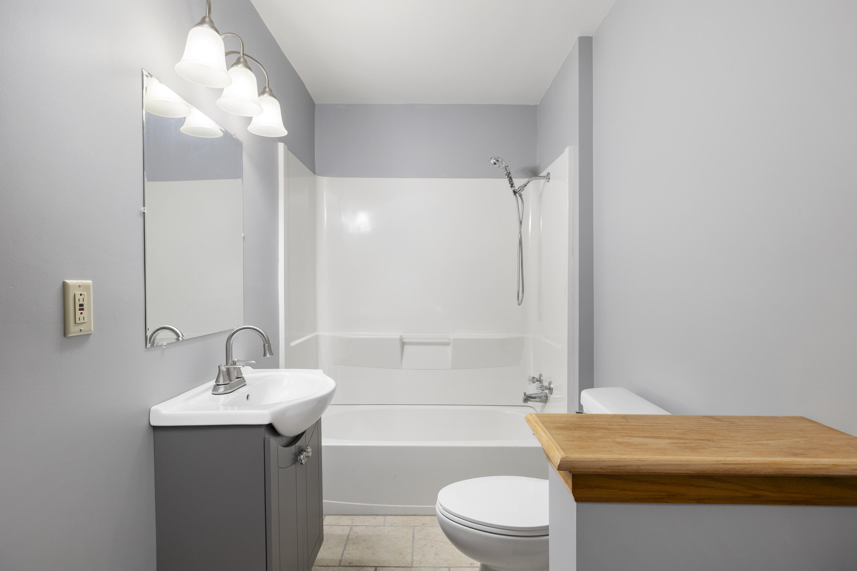 19060 4th Avenue Property Photo 14