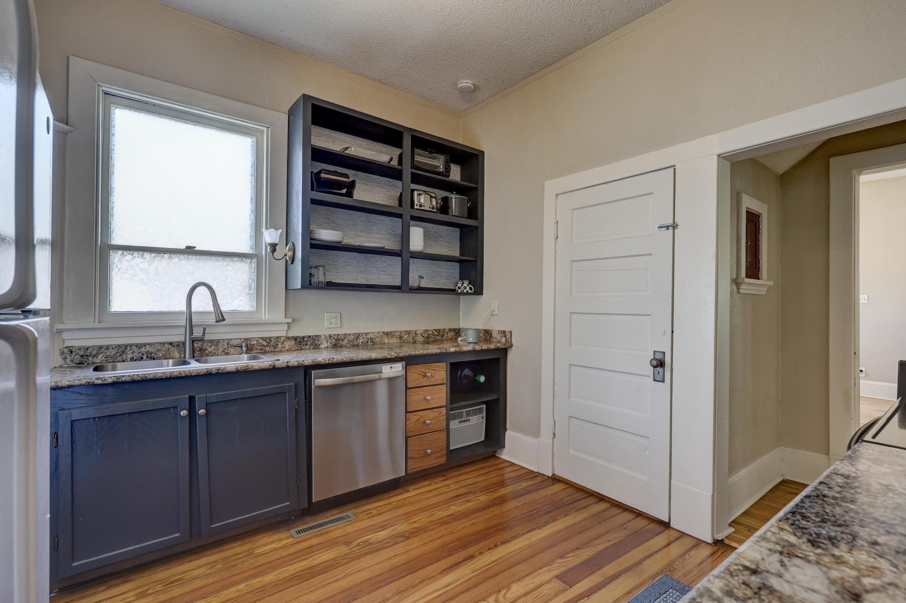 426 North Byers Avenue Property Photo 8