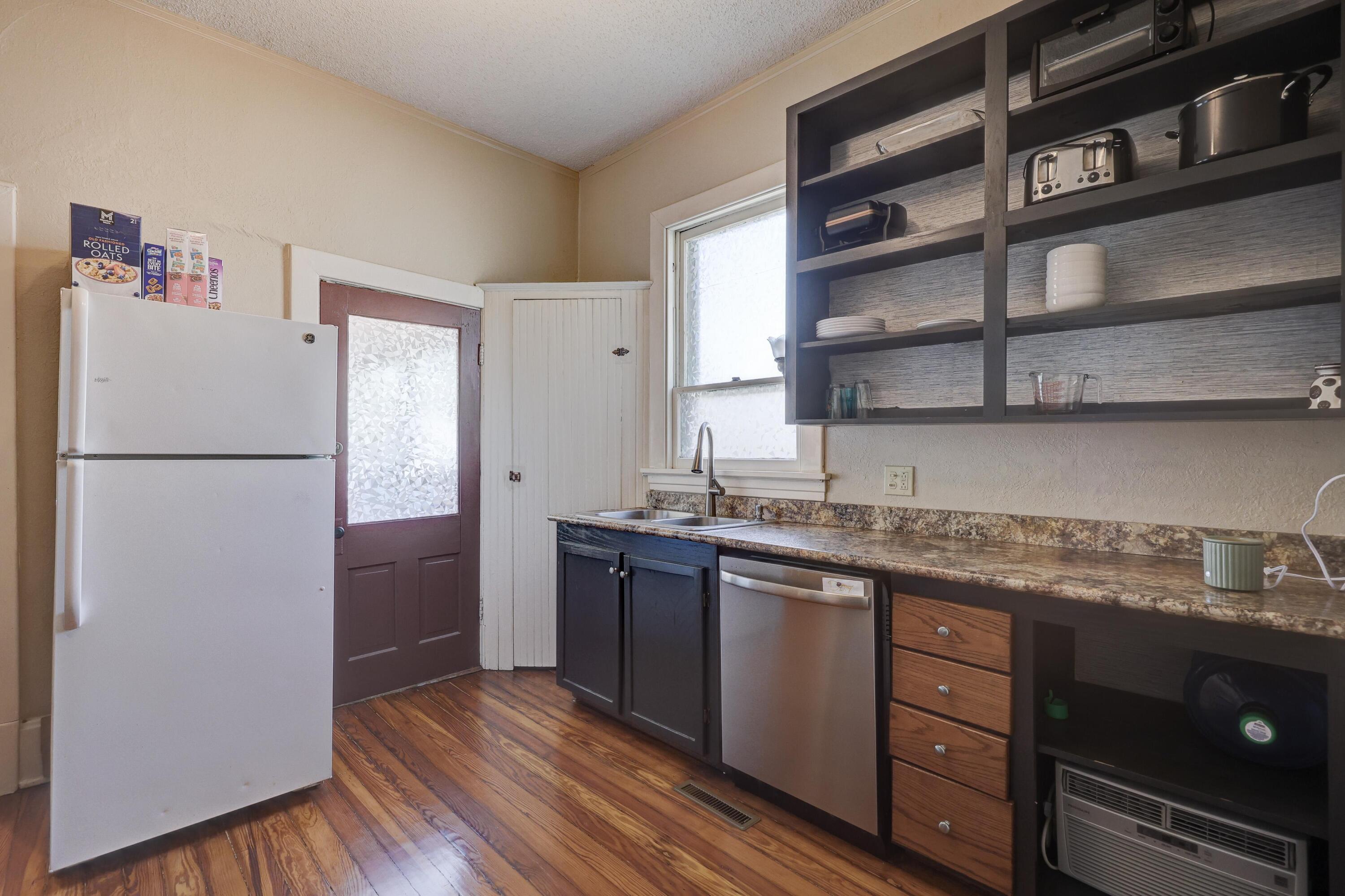 426 North Byers Avenue Property Photo 10