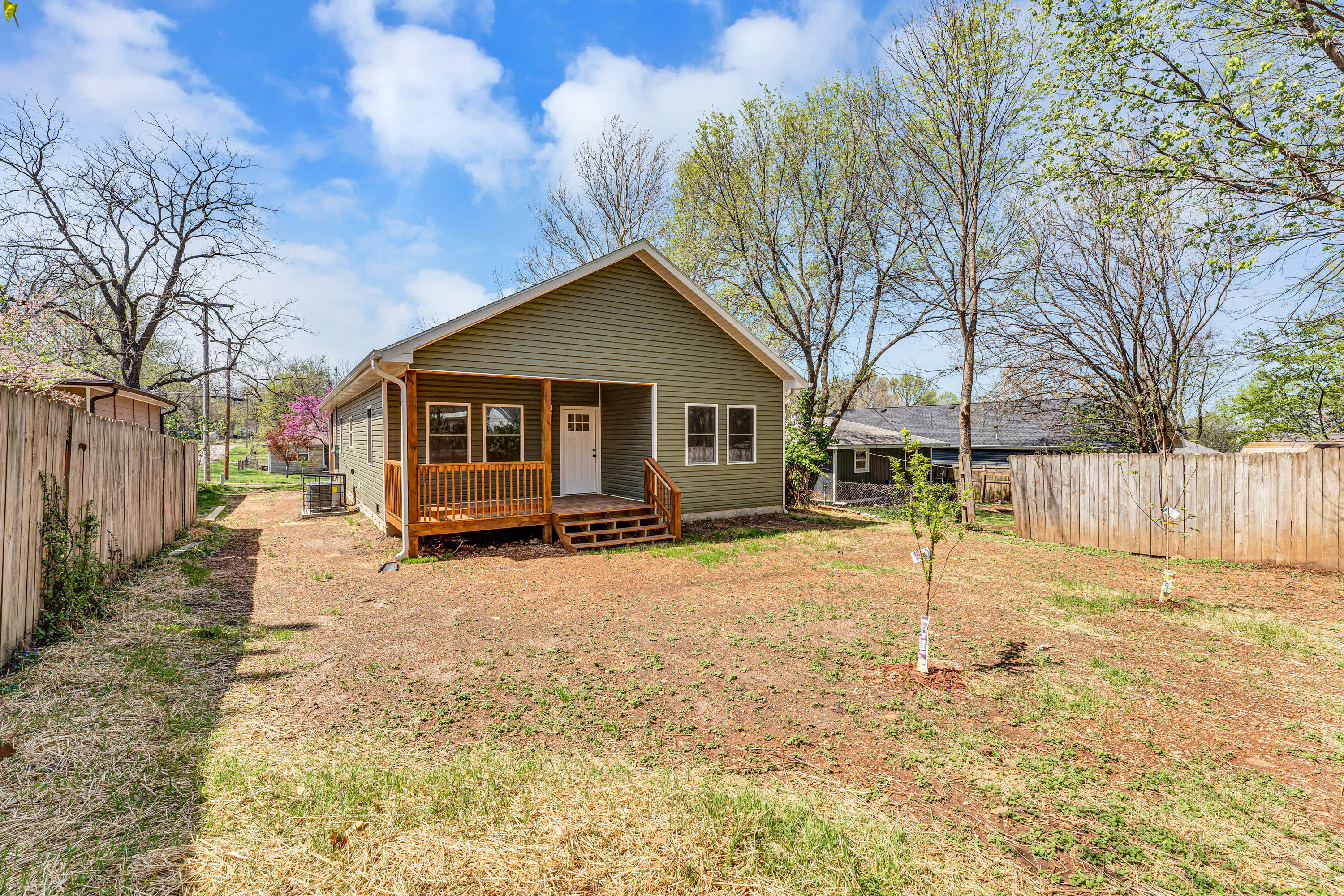2104 North Marion Avenue Property Photo 6