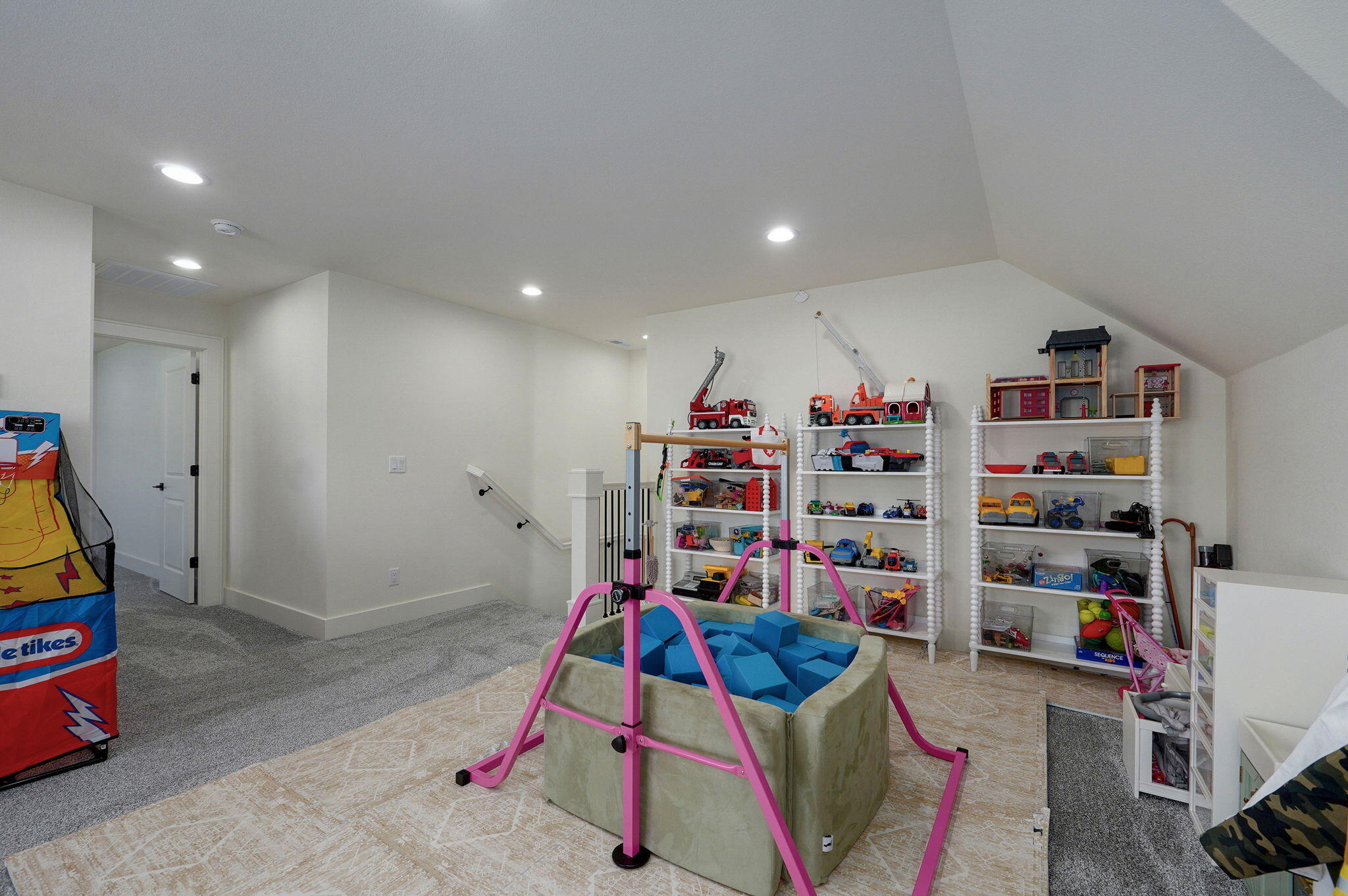 2040 North Riva Ridge Court Property Photo 28