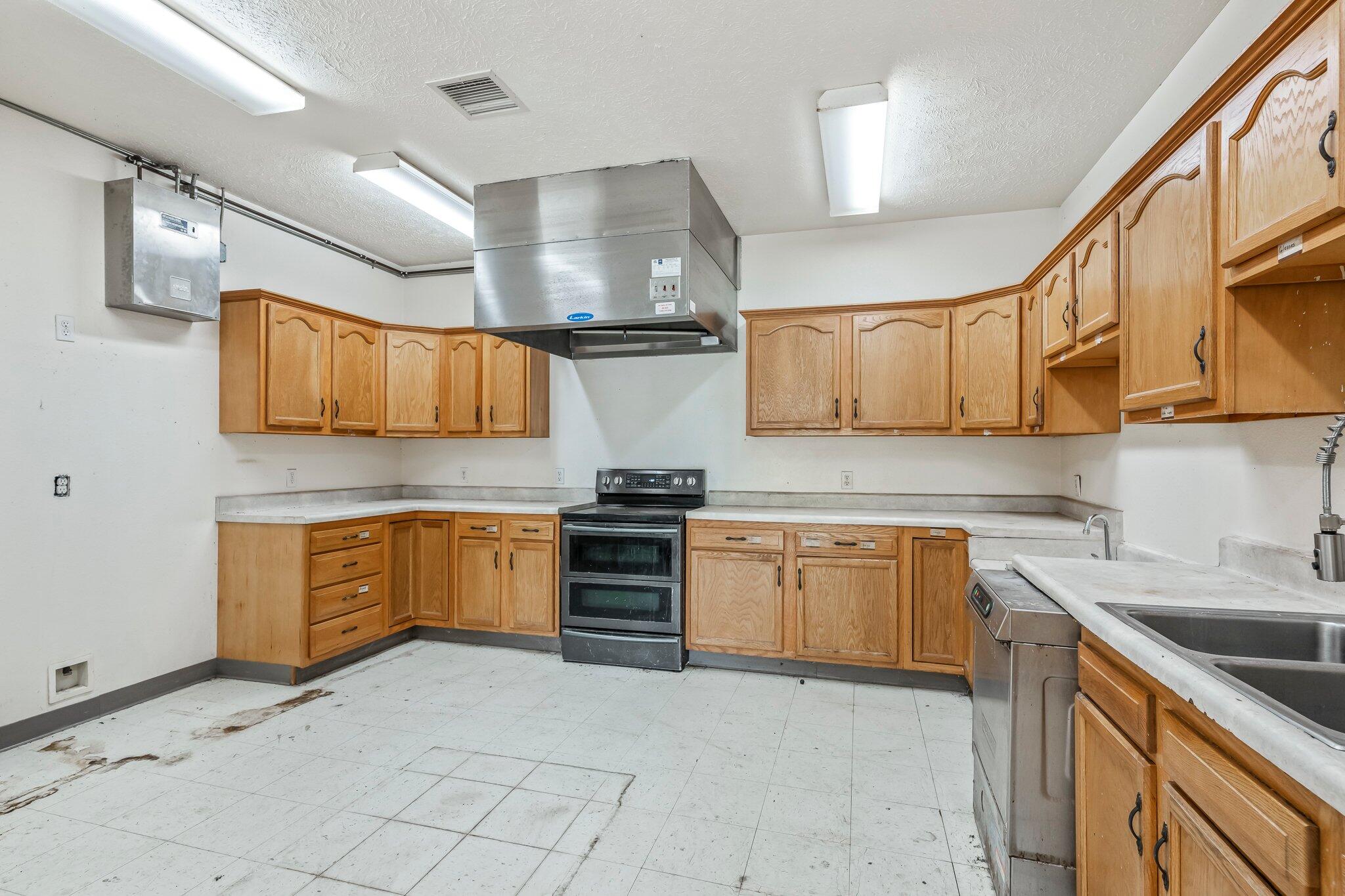 220 North Cedar Avenue Property Photo 7