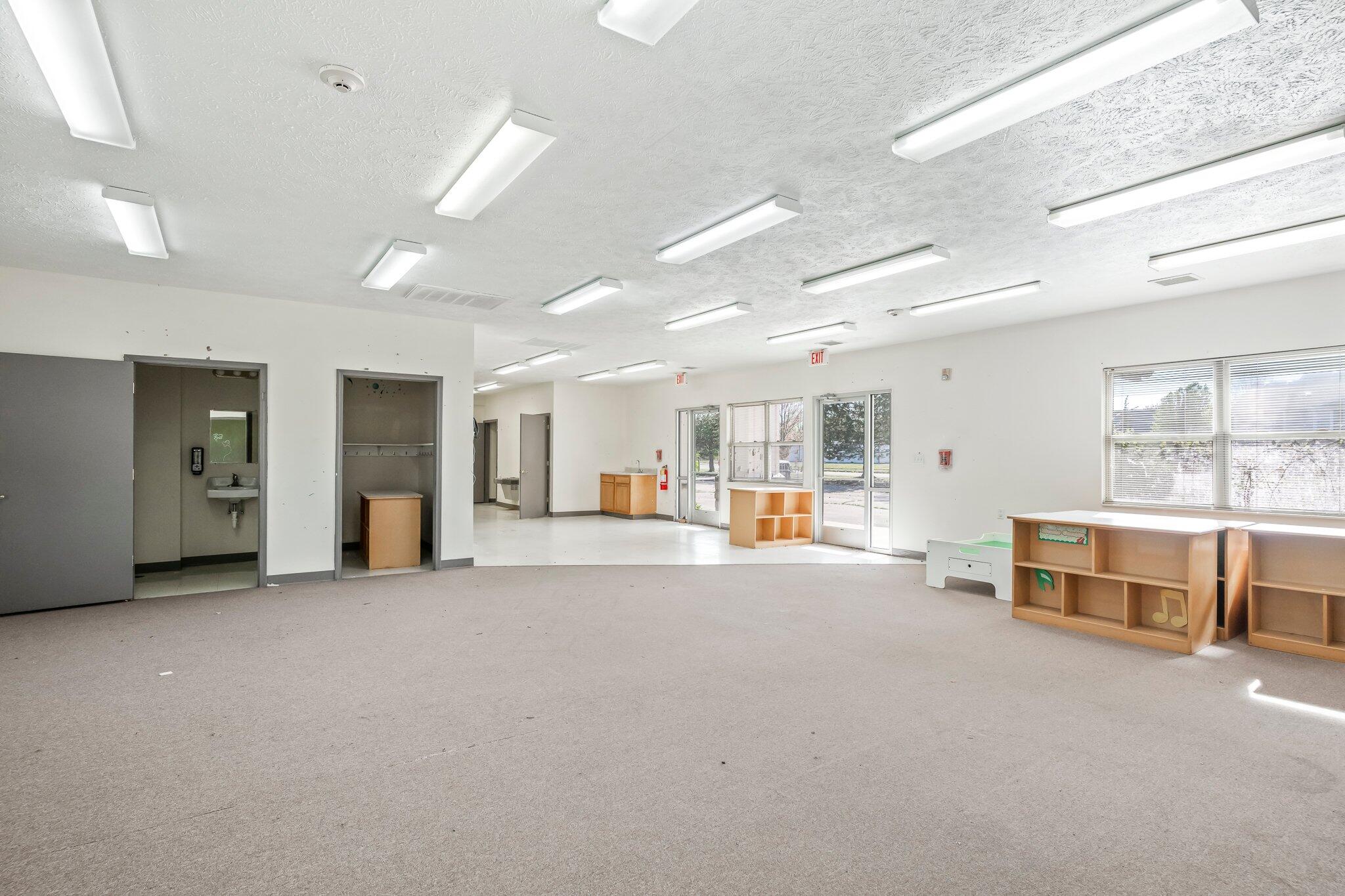 220 North Cedar Avenue Property Photo 14