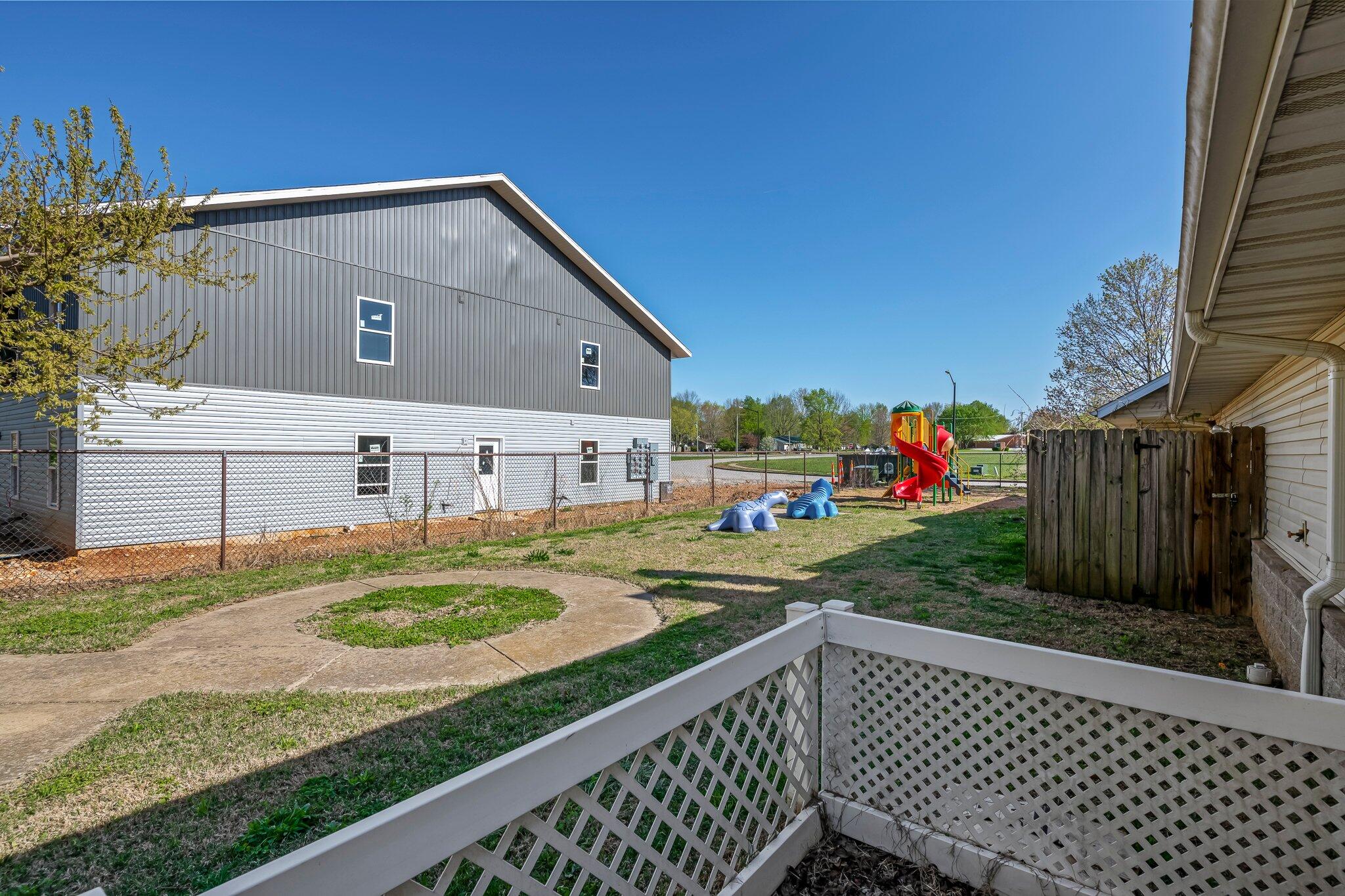 220 North Cedar Avenue Property Photo 18