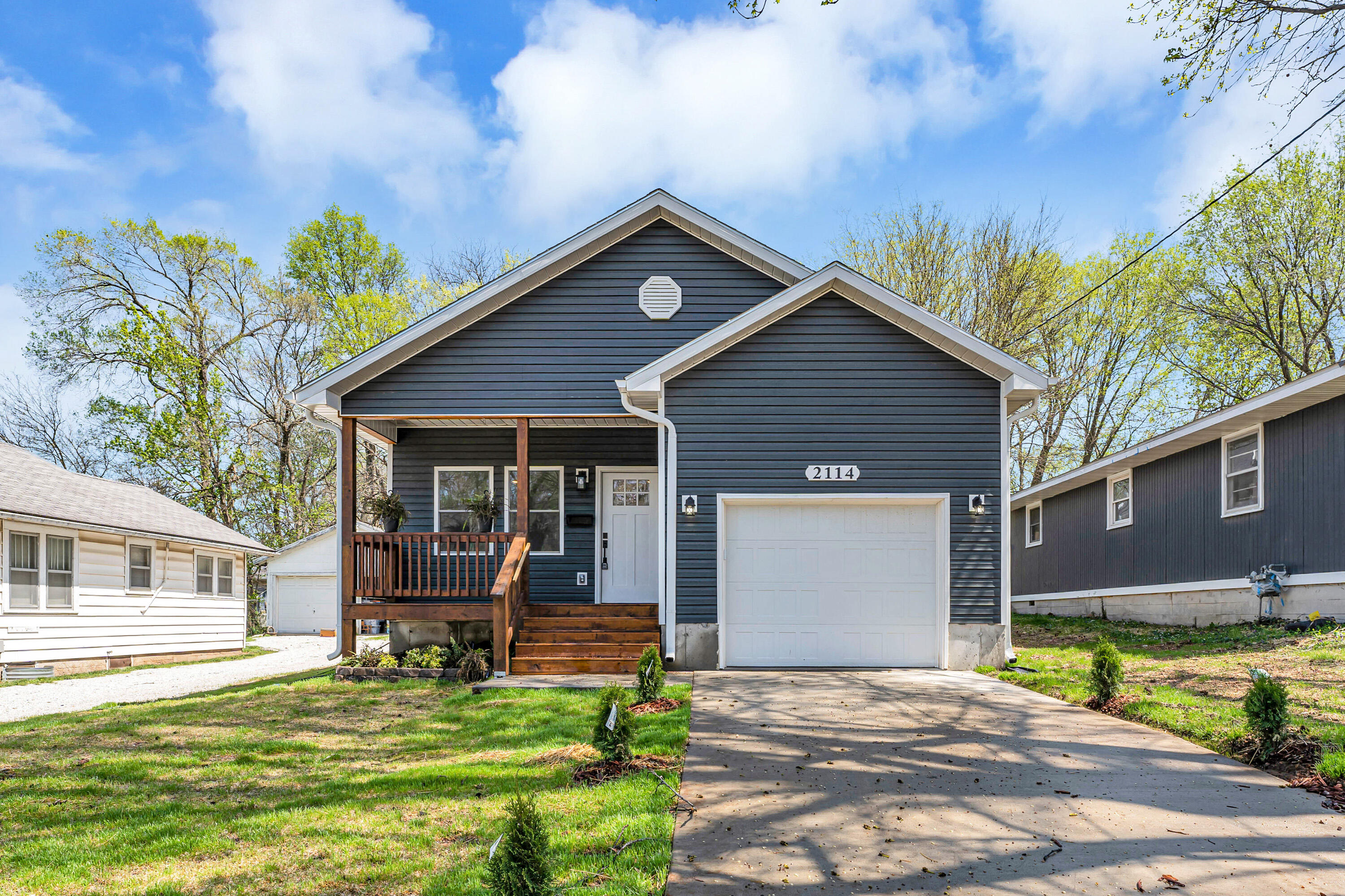 2114 North Marion Avenue Property Photo 4