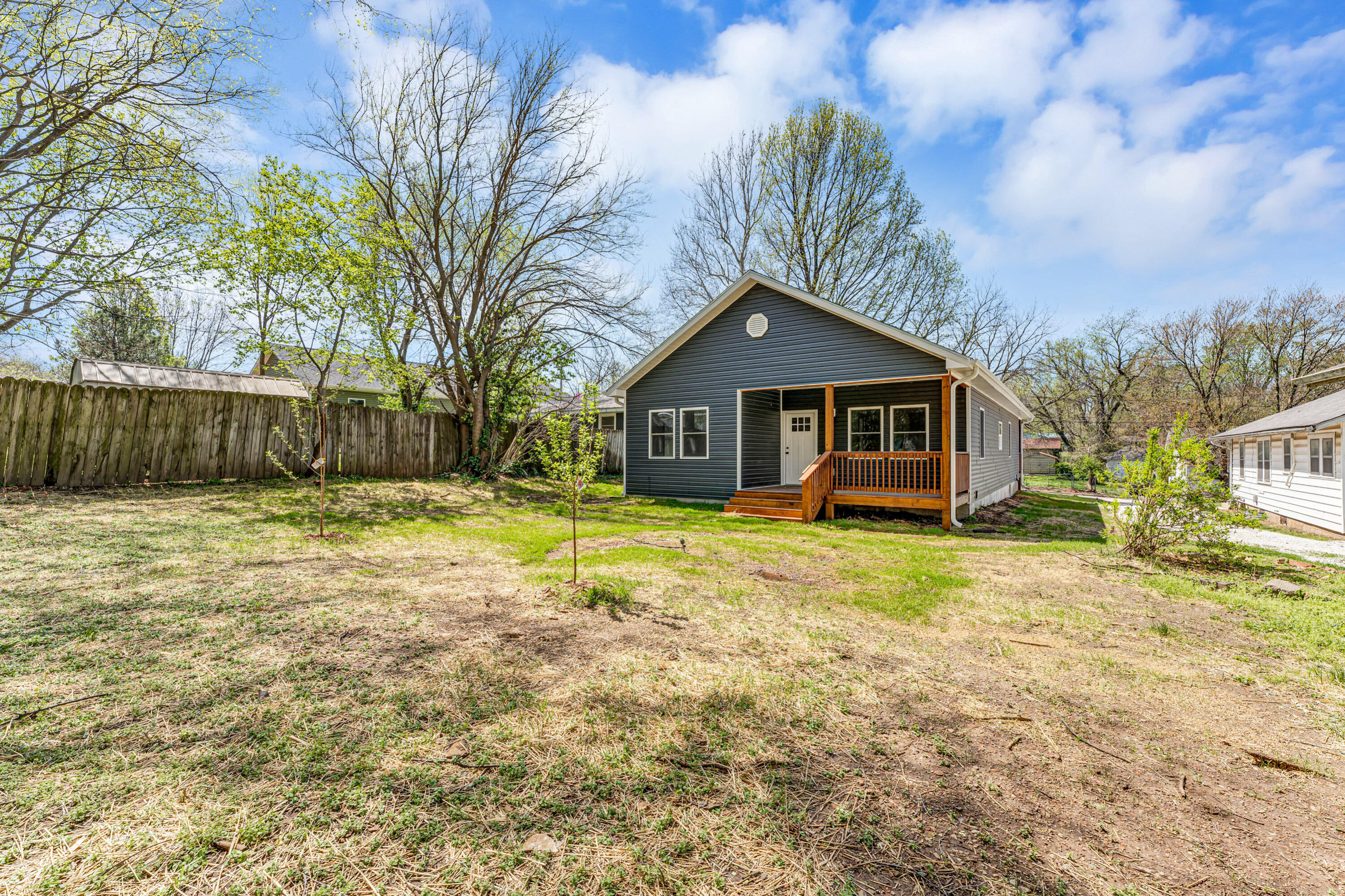 2114 North Marion Avenue Property Photo 7