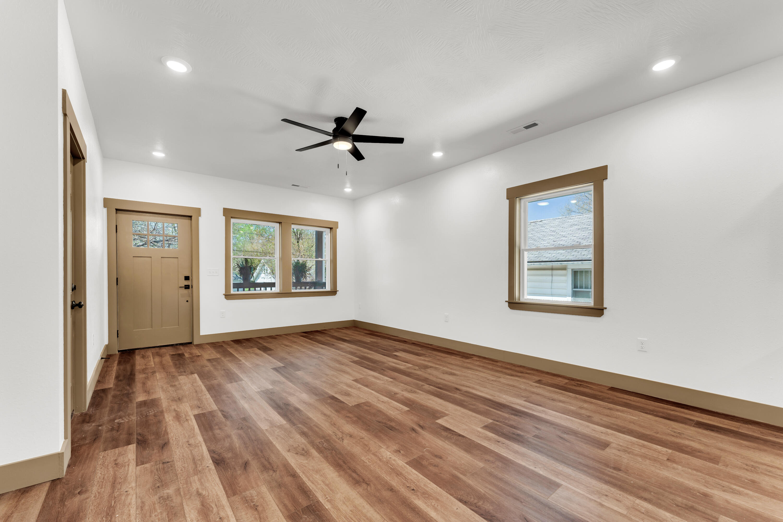2114 North Marion Avenue Property Photo 9