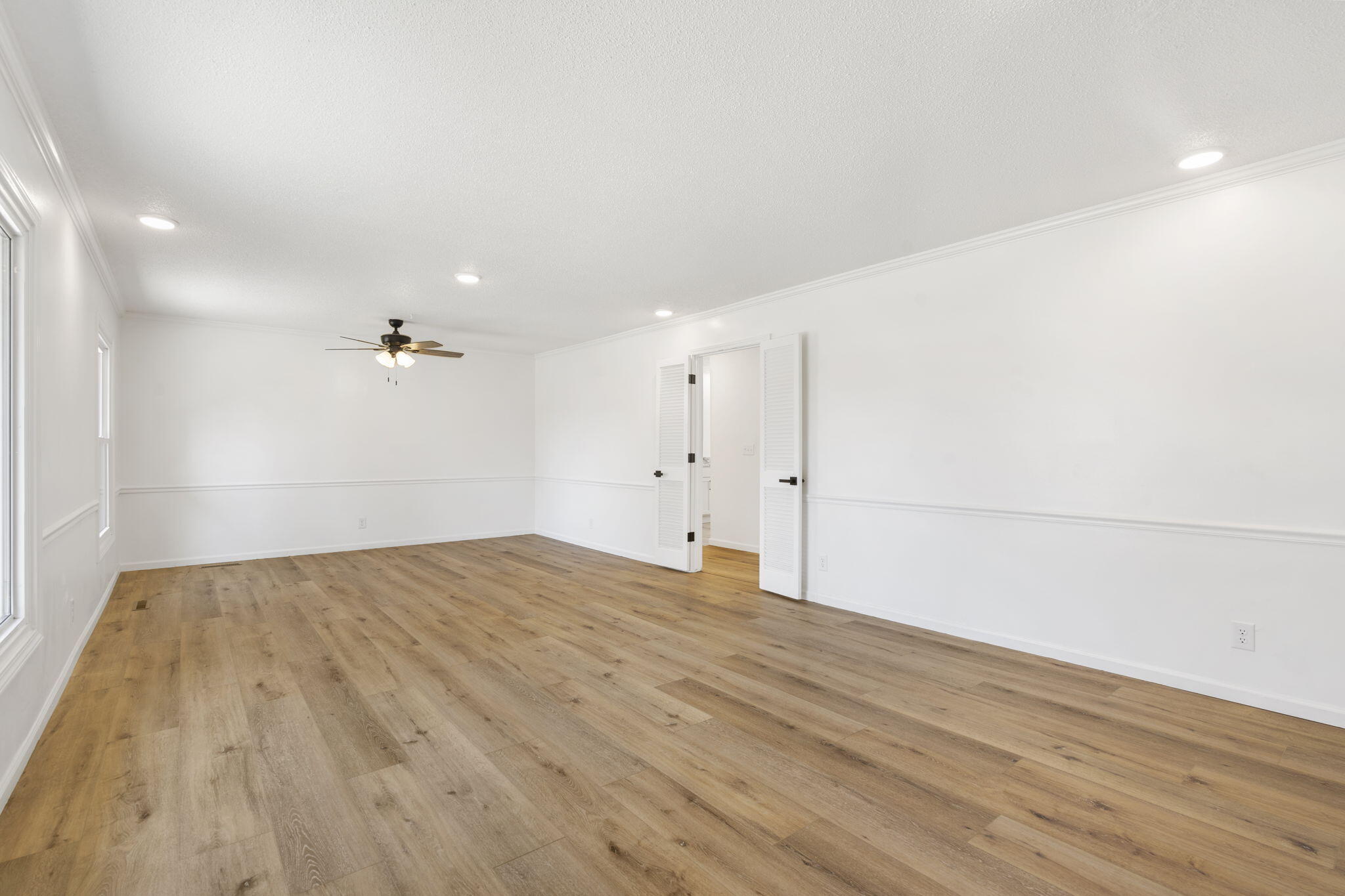 3312 South Graystone Avenue Property Photo 9