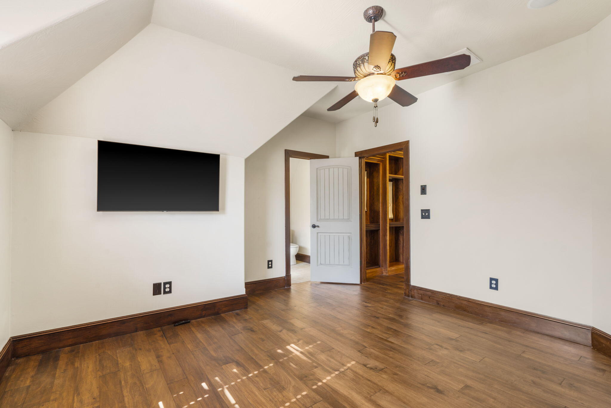 240 Golf Club Drive Property Photo 37