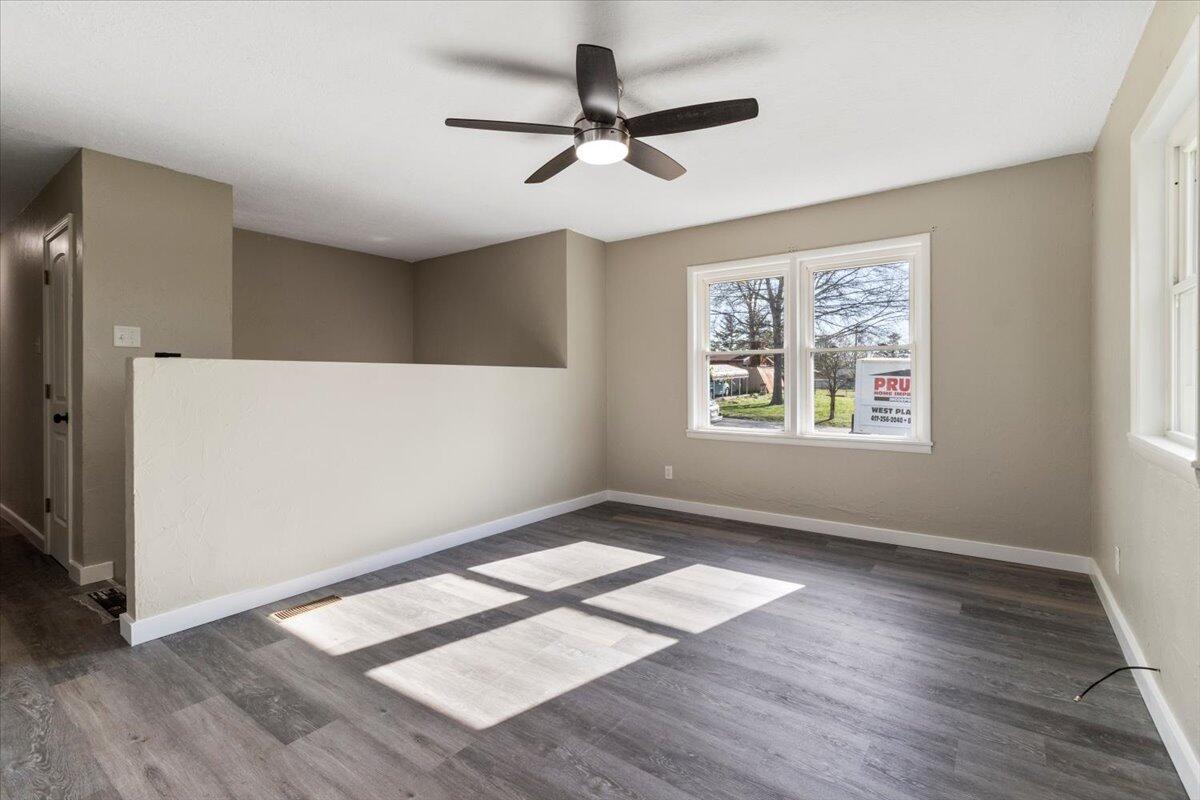 1945 Debra Drive Property Photo 9