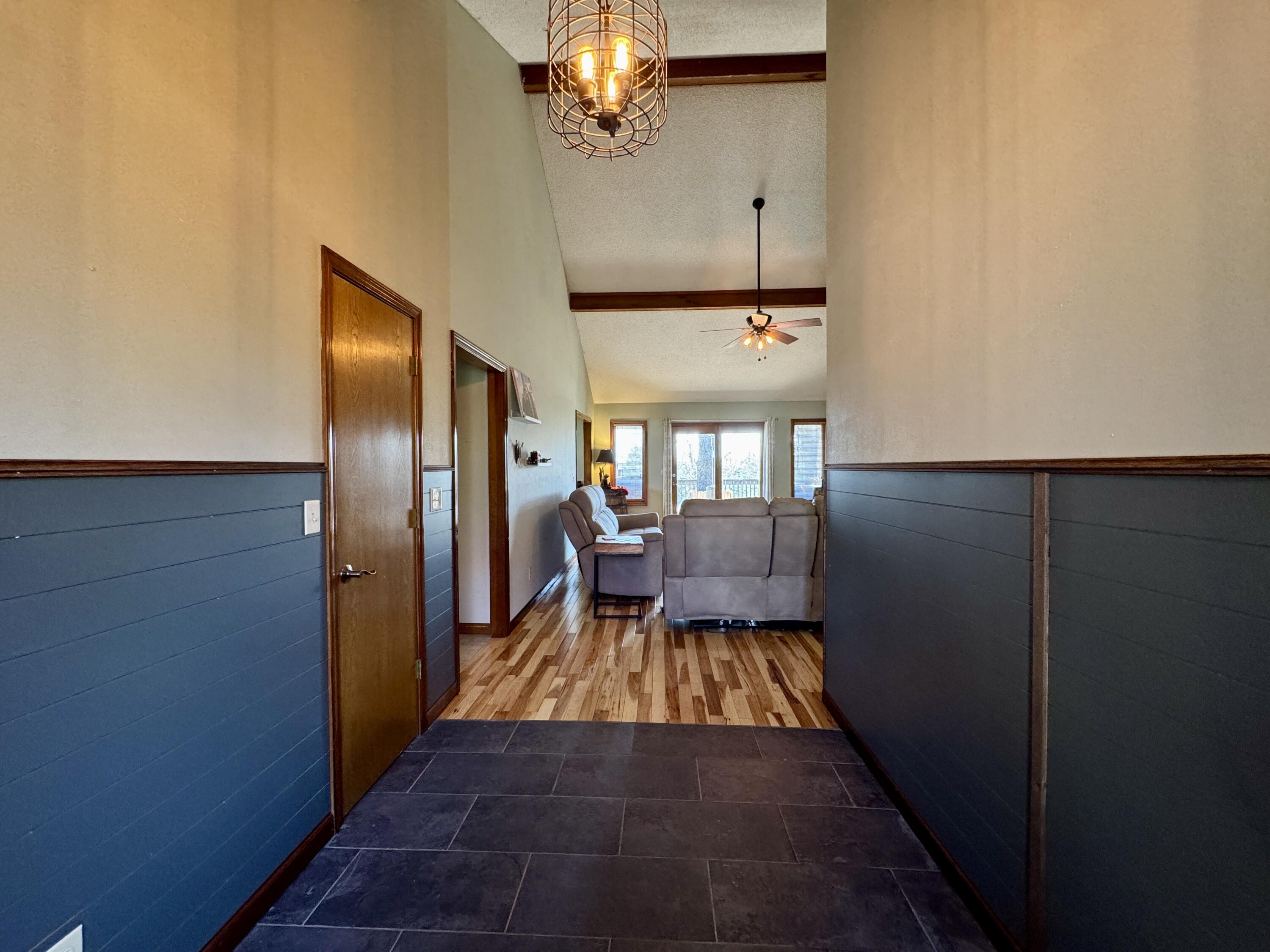 910 East 420th Road Property Photo 4