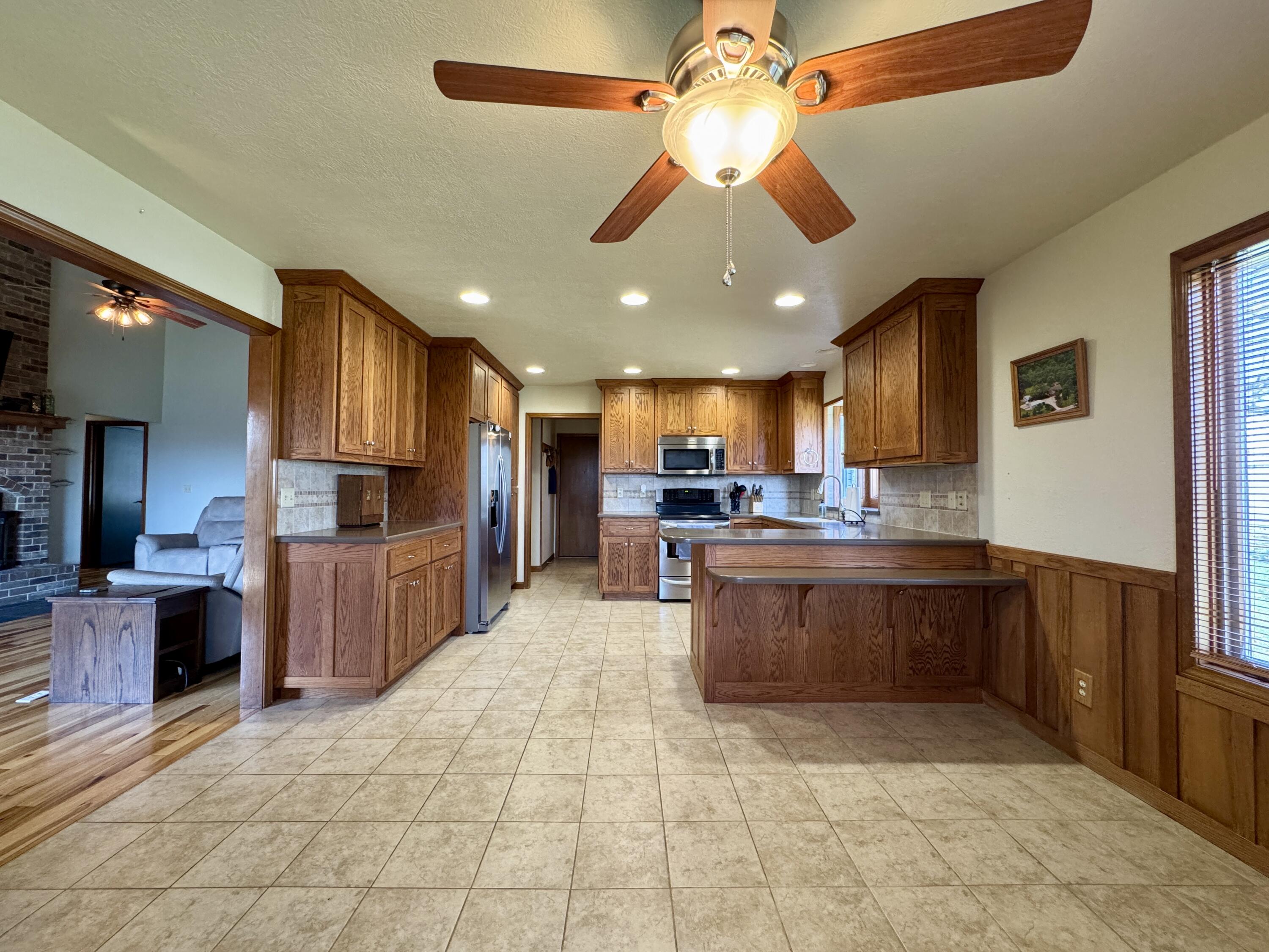 910 East 420th Road Property Photo 10
