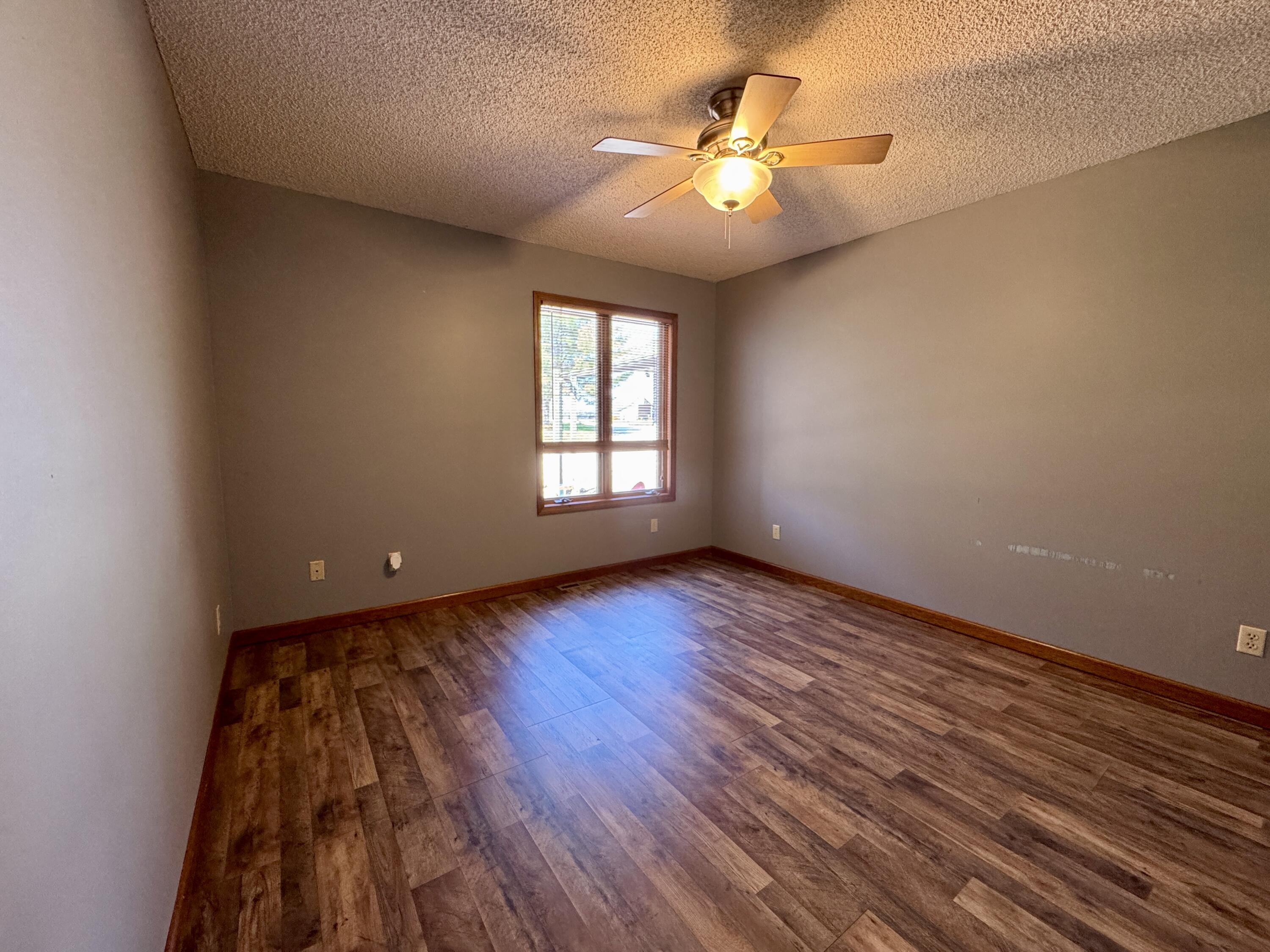 910 East 420th Road Property Photo 13