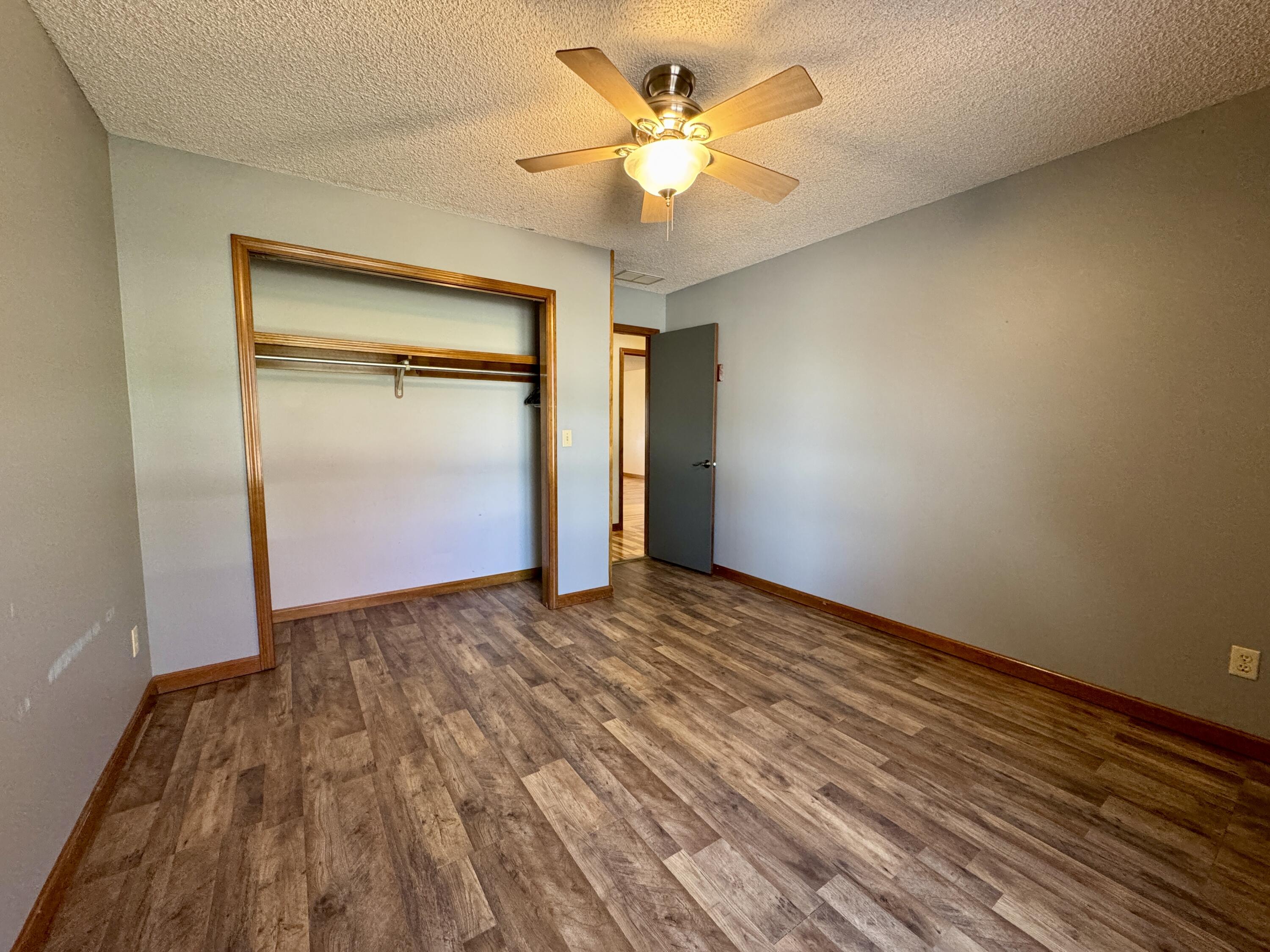 910 East 420th Road Property Photo 14