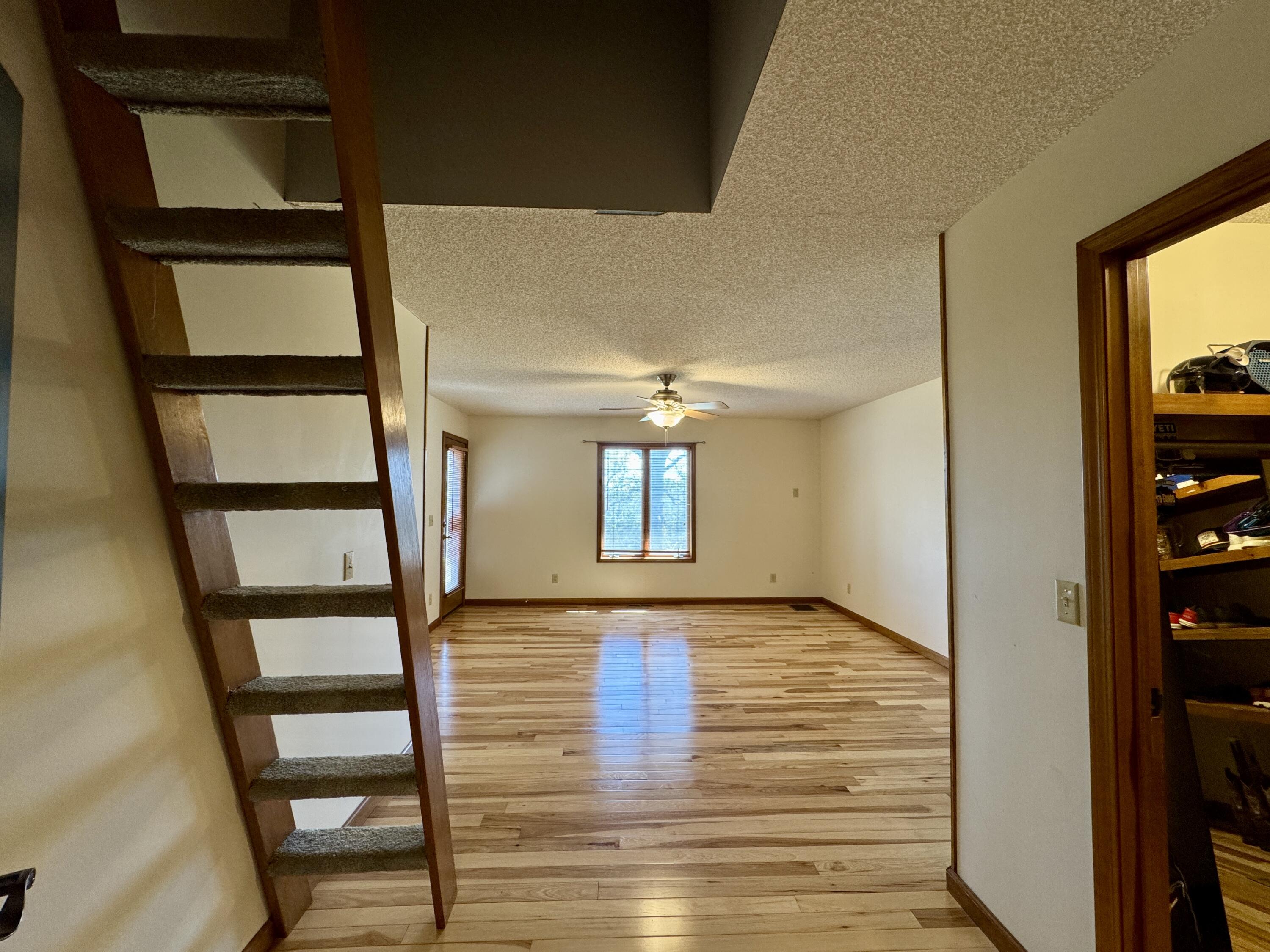 910 East 420th Road Property Photo 18