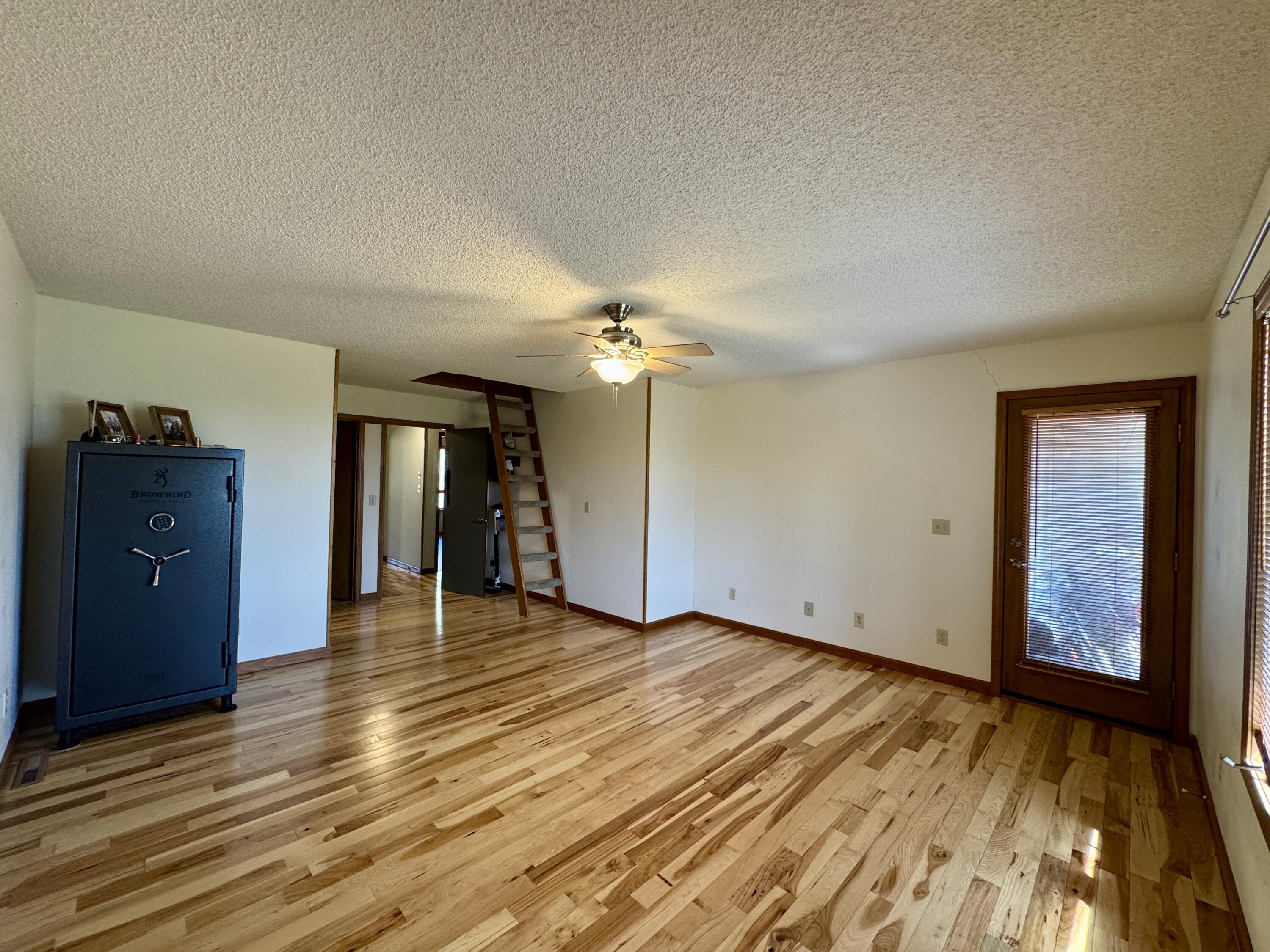 910 East 420th Road Property Photo 19