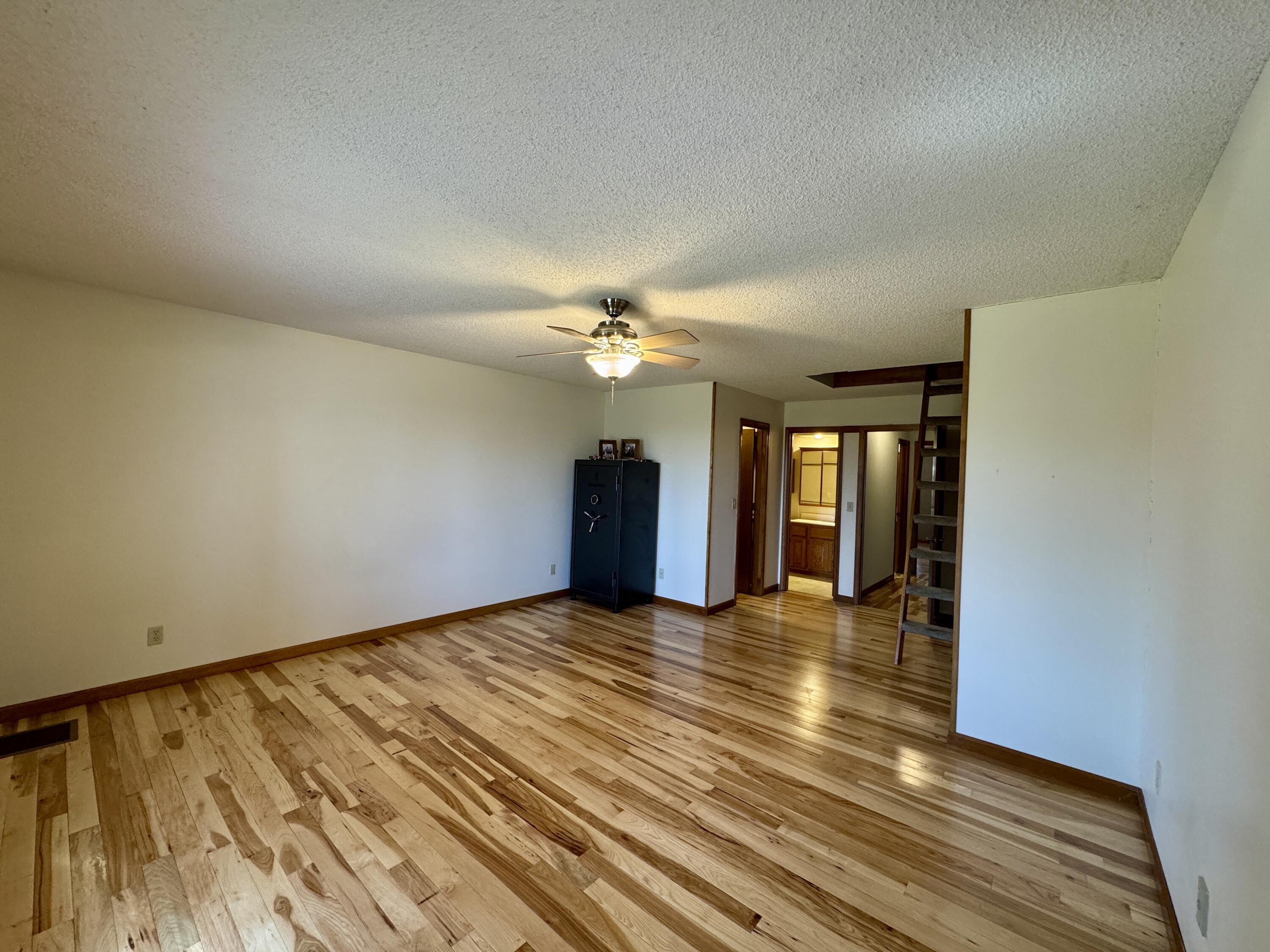 910 East 420th Road Property Photo 20