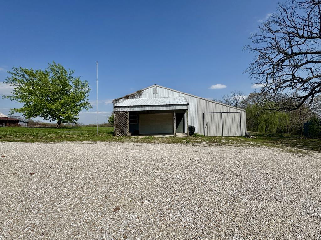 910 East 420th Road Property Photo 34