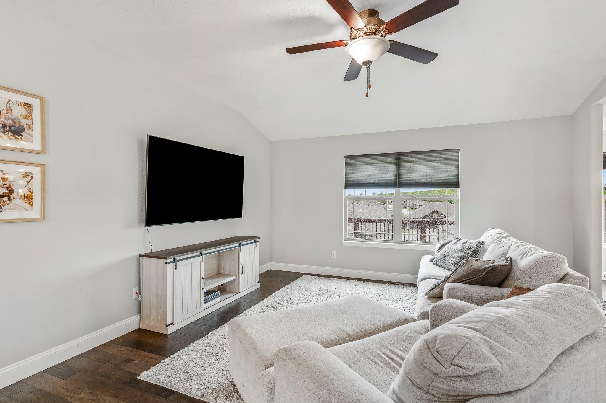 1648 North Old Castle Road Property Photo 7