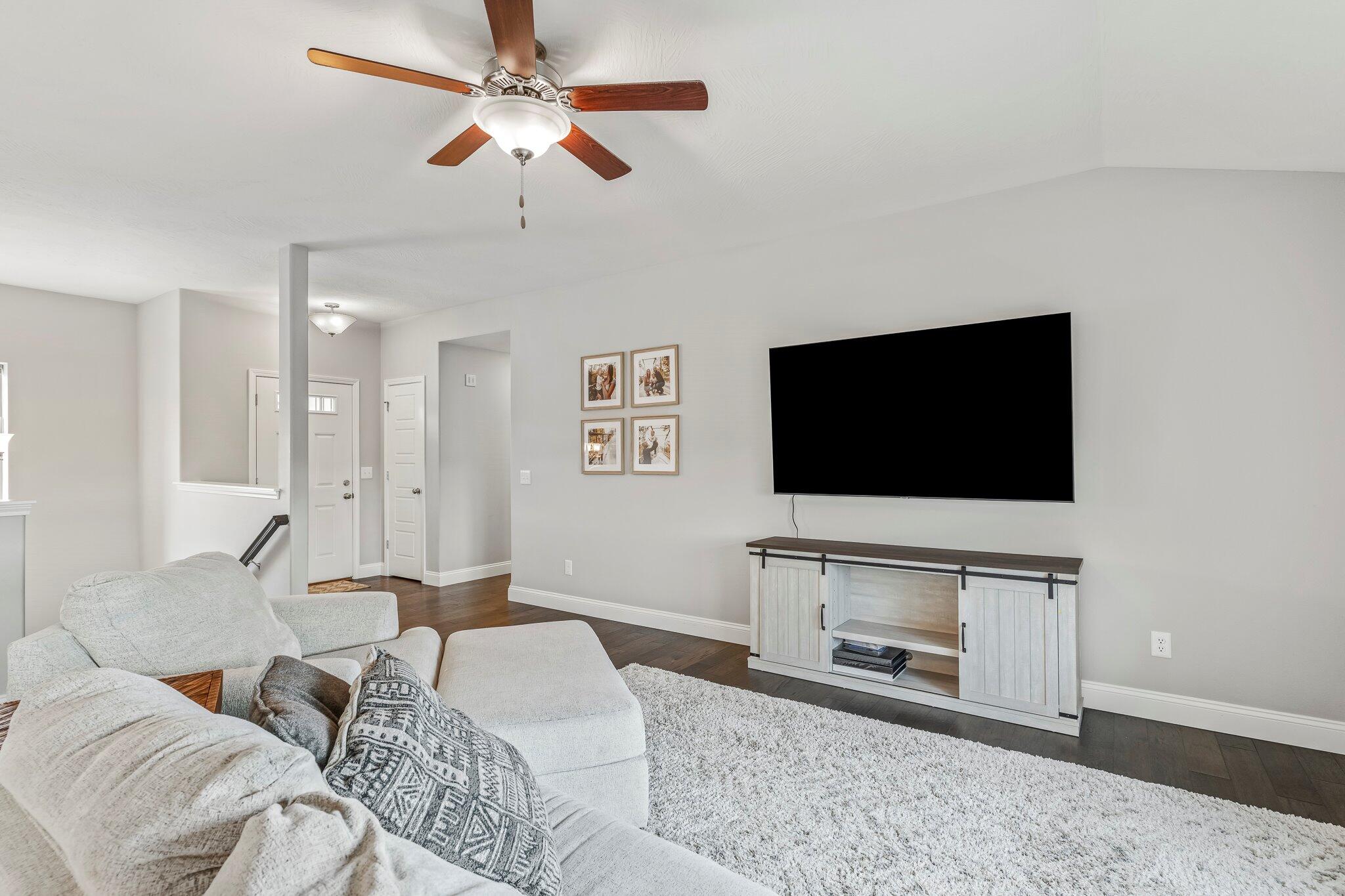 1648 North Old Castle Road Property Photo 8