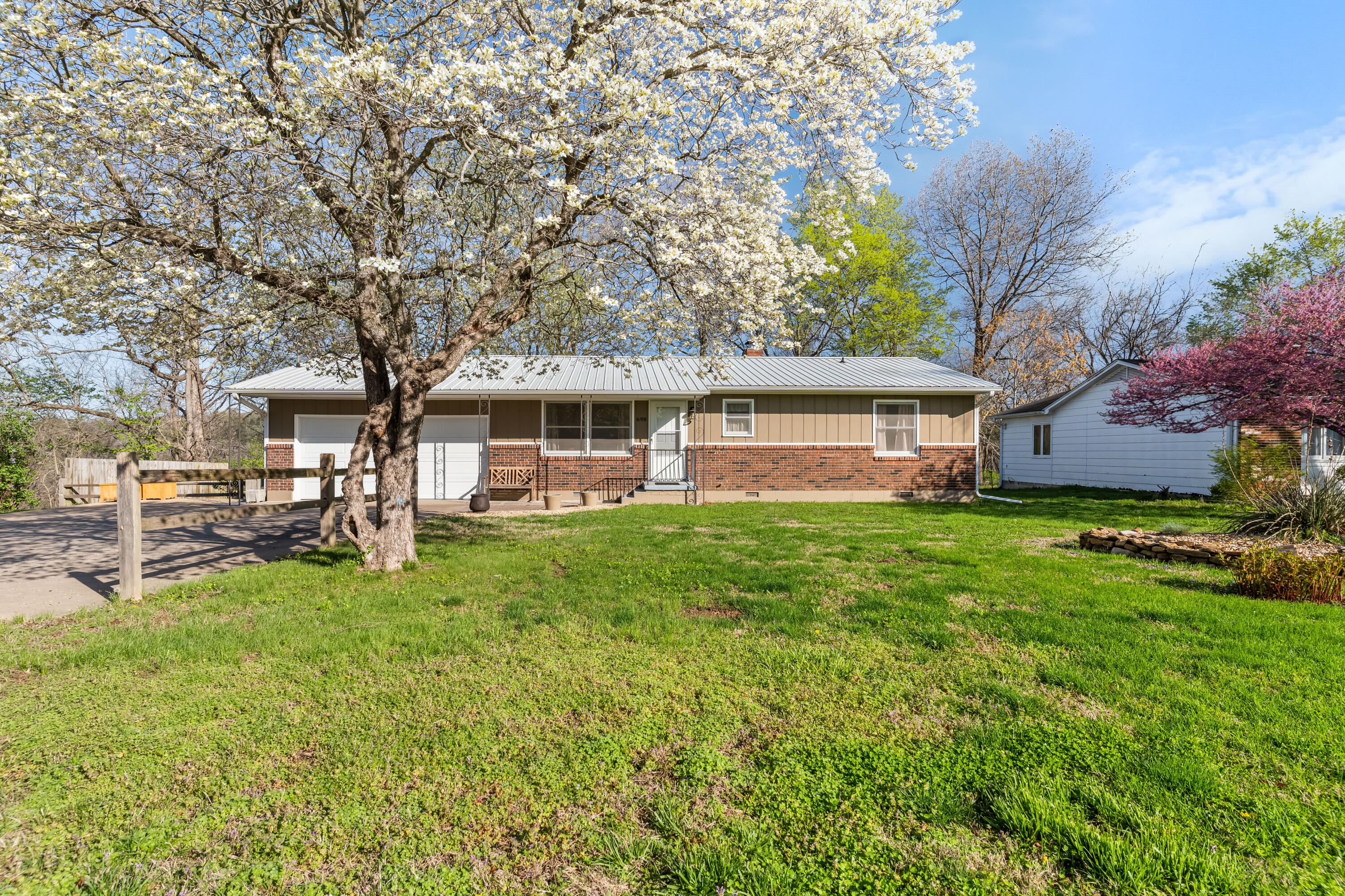 698 Baker Street Property Photo