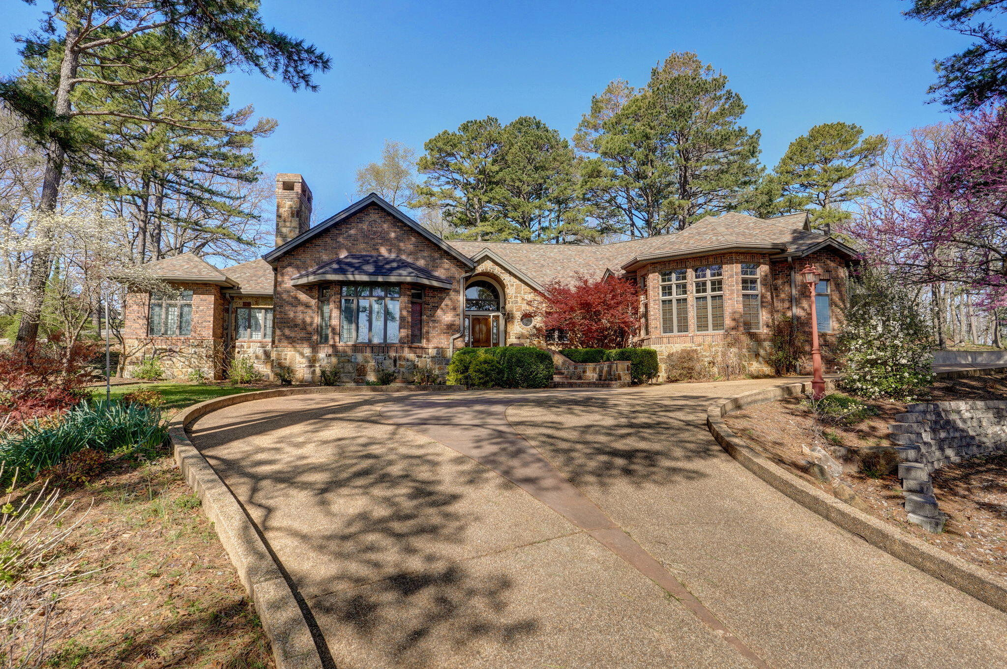 1005 Pine Avenue Property Photo 1