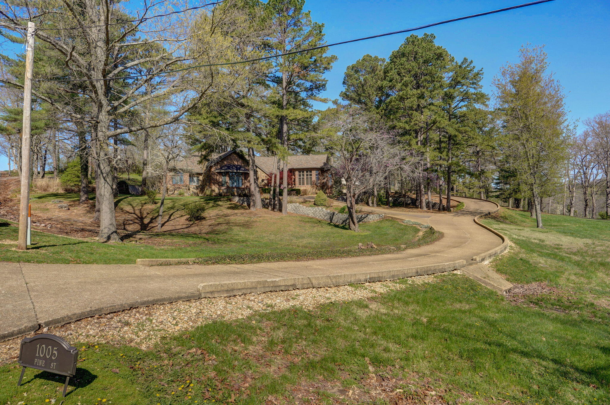 1005 Pine Avenue Property Photo 3