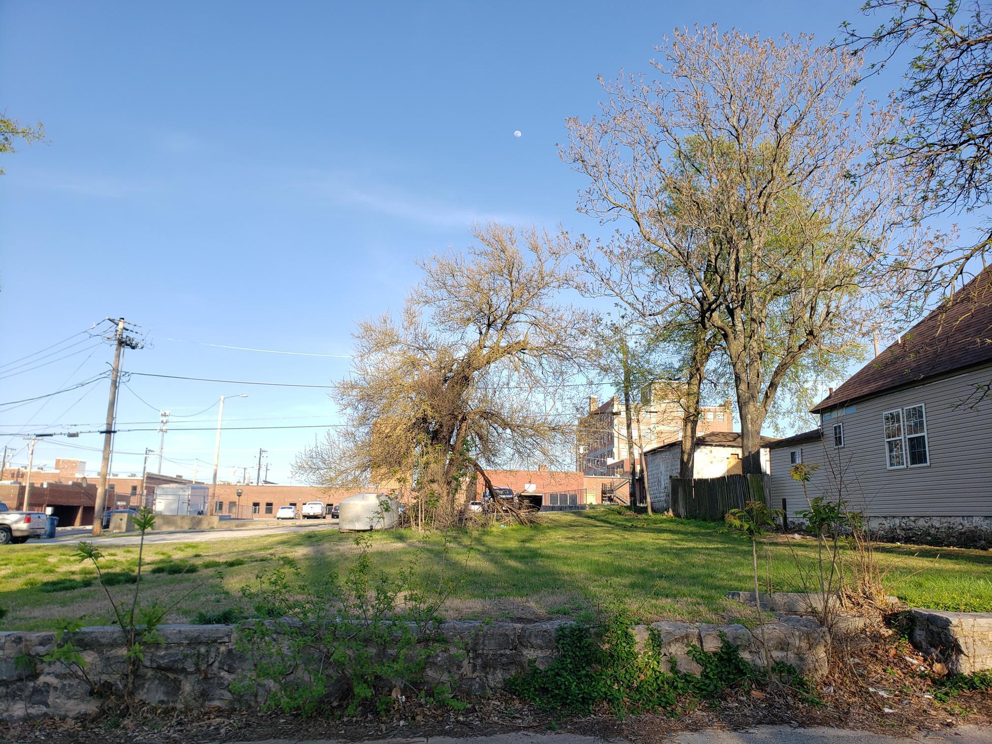 000 South Pearl Avenue Property Photo 3