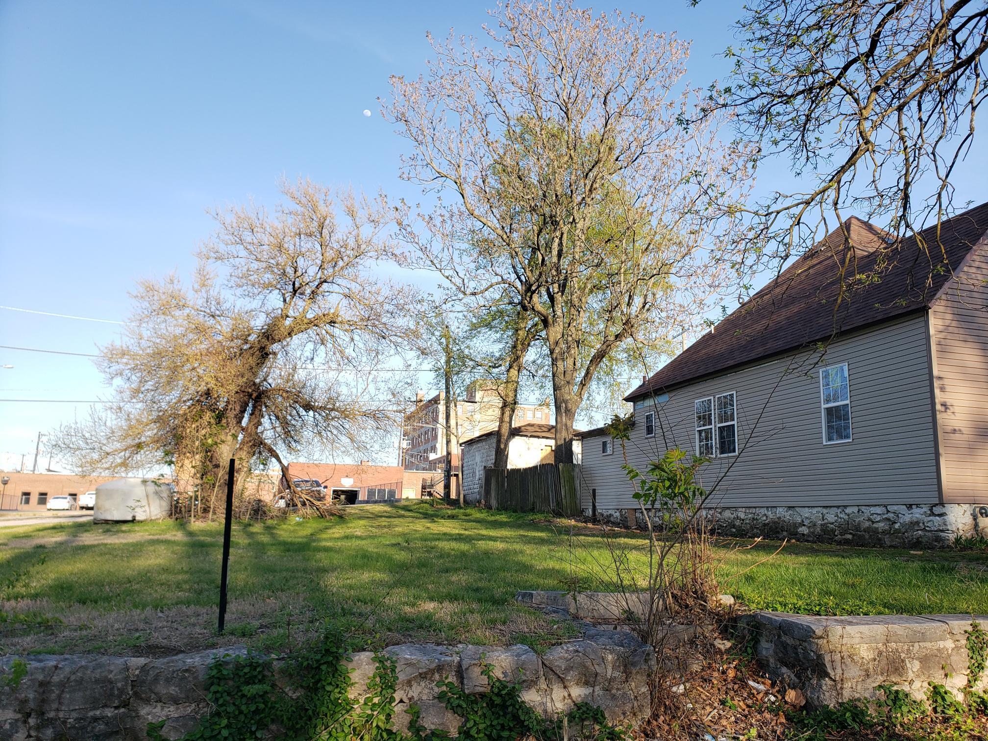 000 South Pearl Avenue Property Photo 6