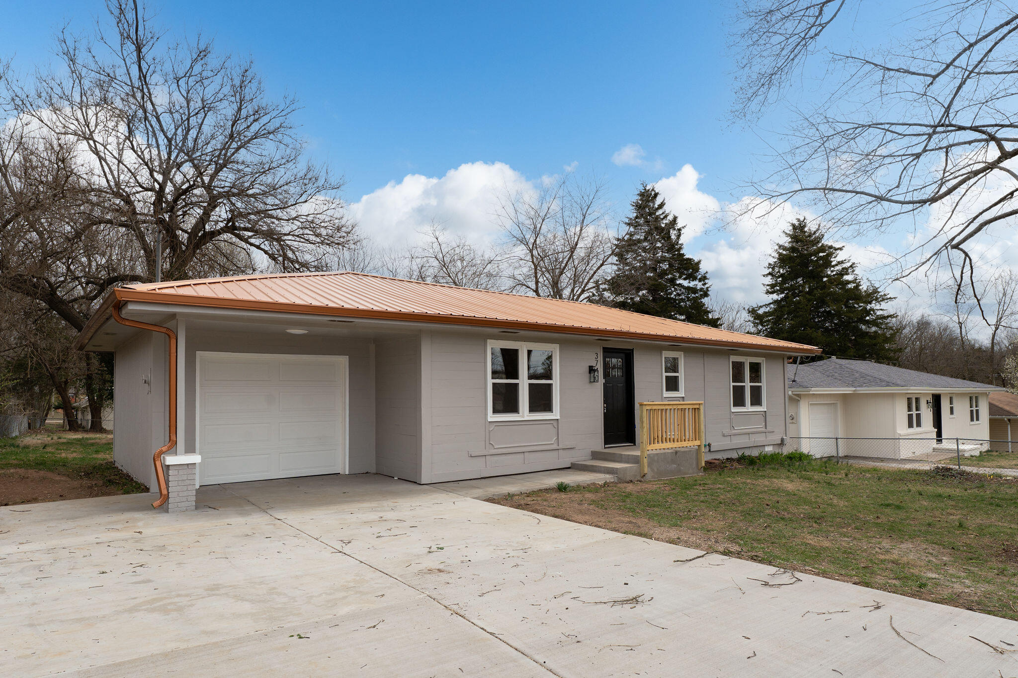 3740 South Elmview Avenue Property Photo 3