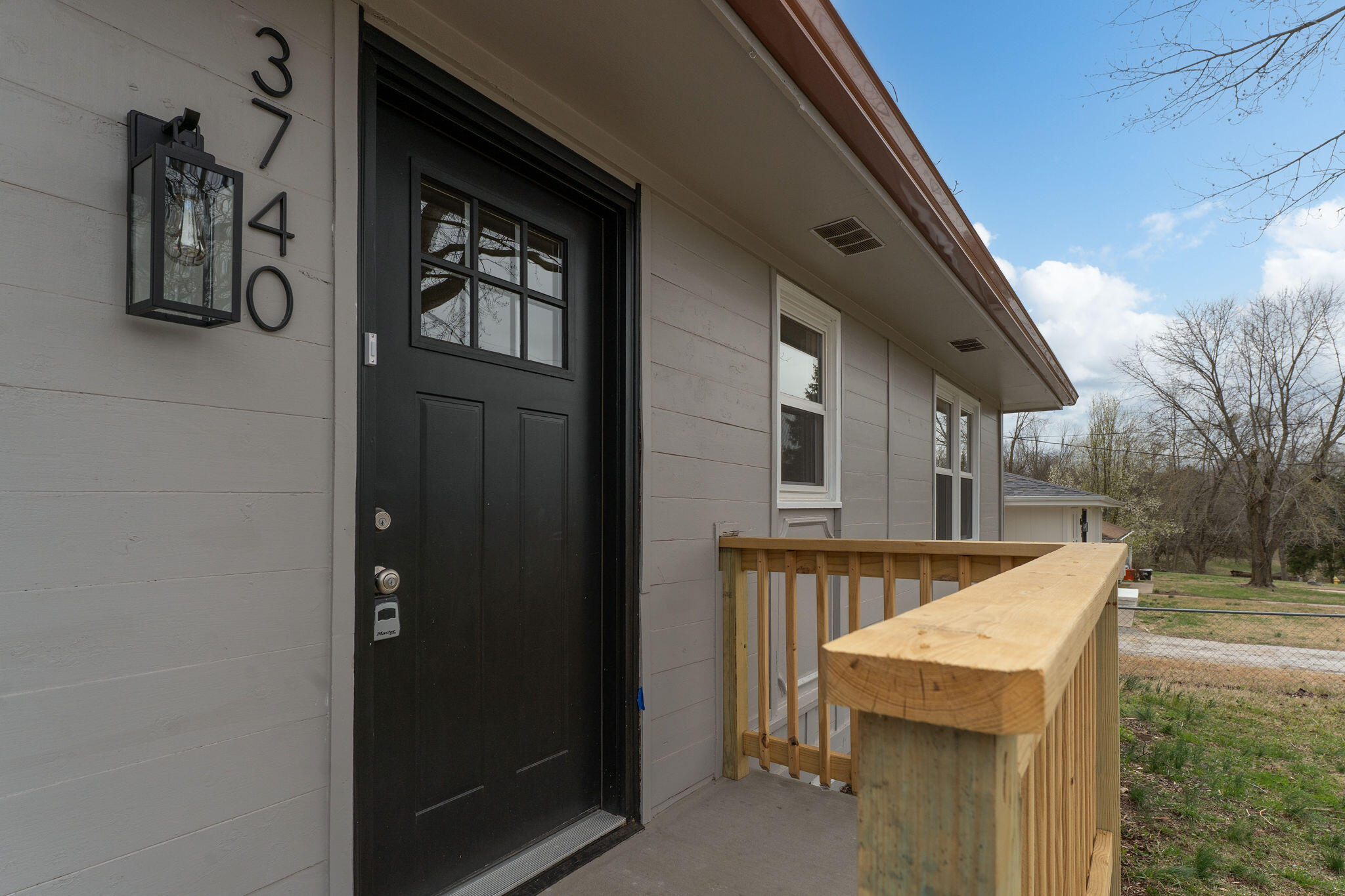 3740 South Elmview Avenue Property Photo 4