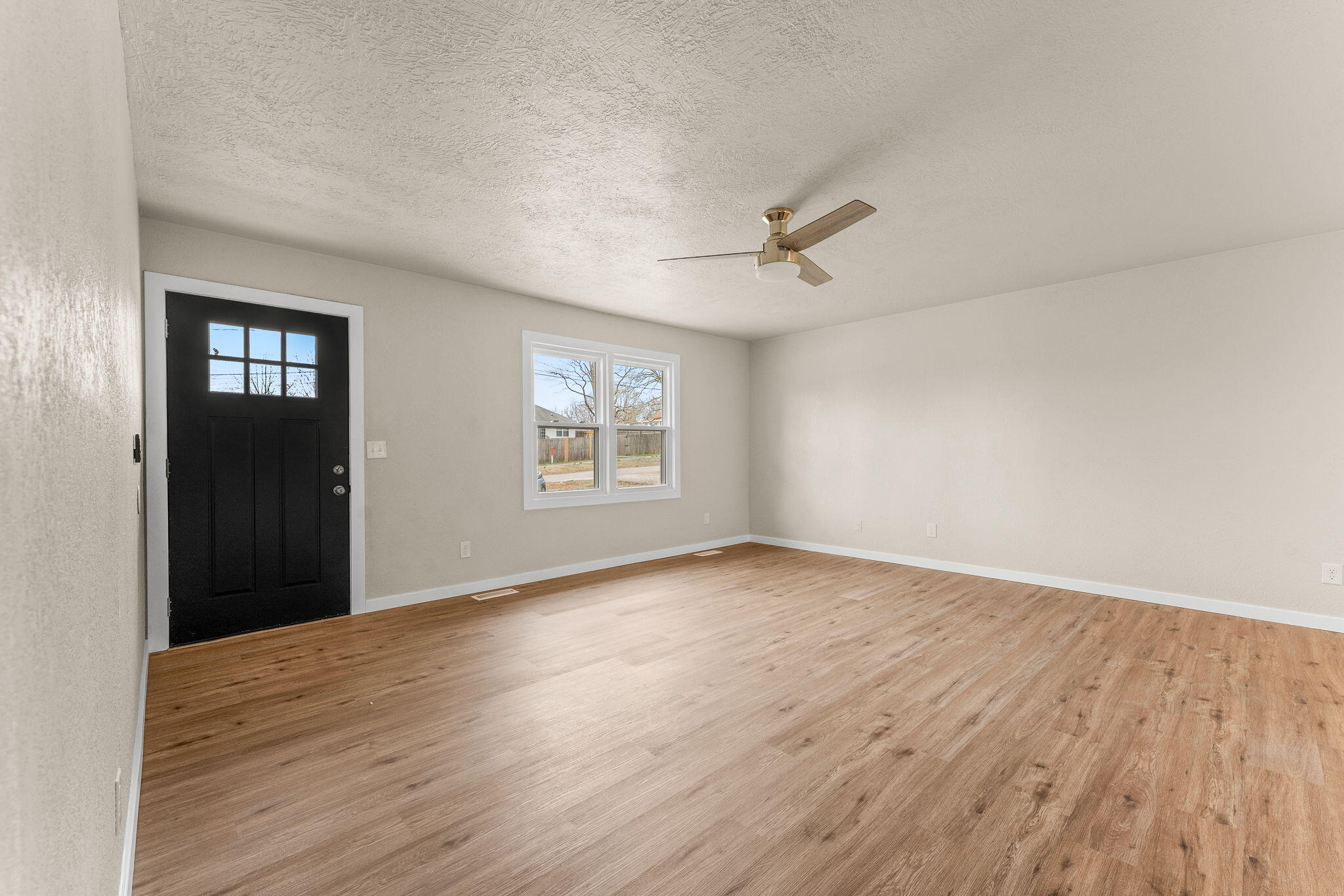 3740 South Elmview Avenue Property Photo 5
