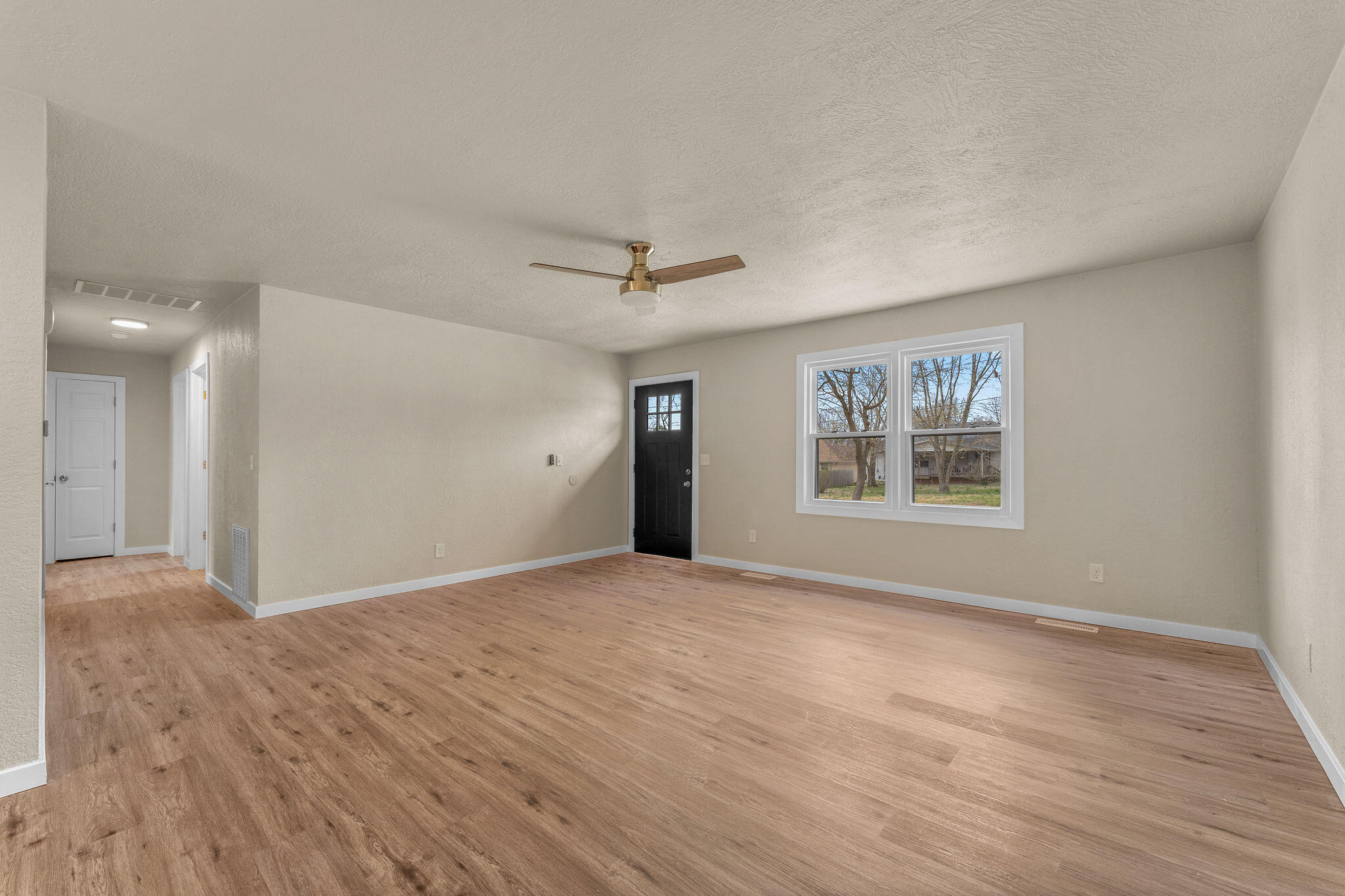 3740 South Elmview Avenue Property Photo 6