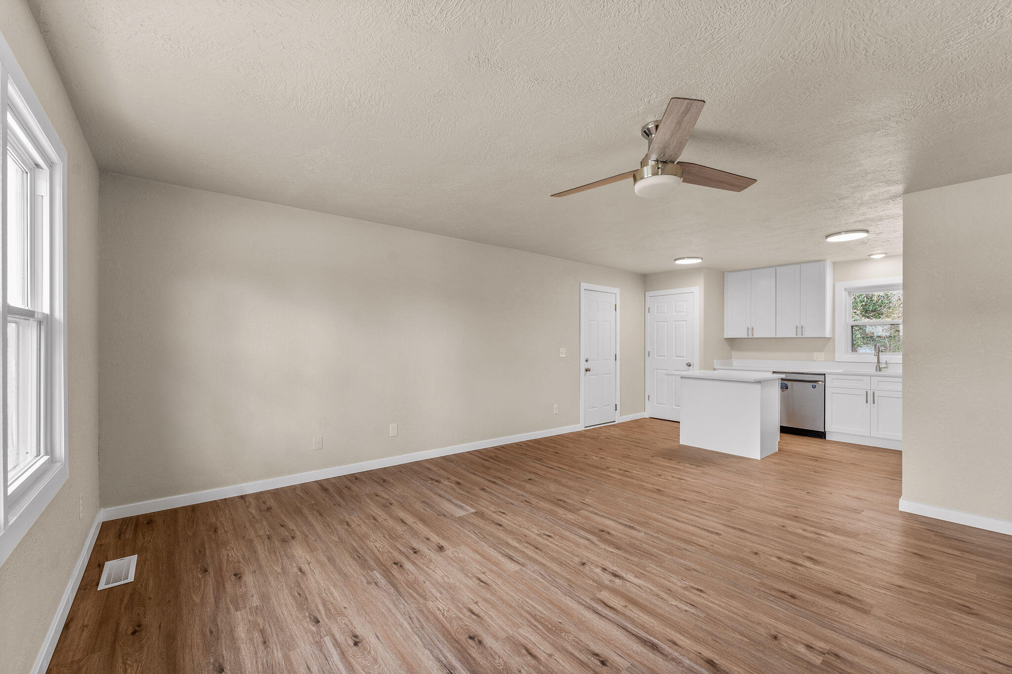 3740 South Elmview Avenue Property Photo 8