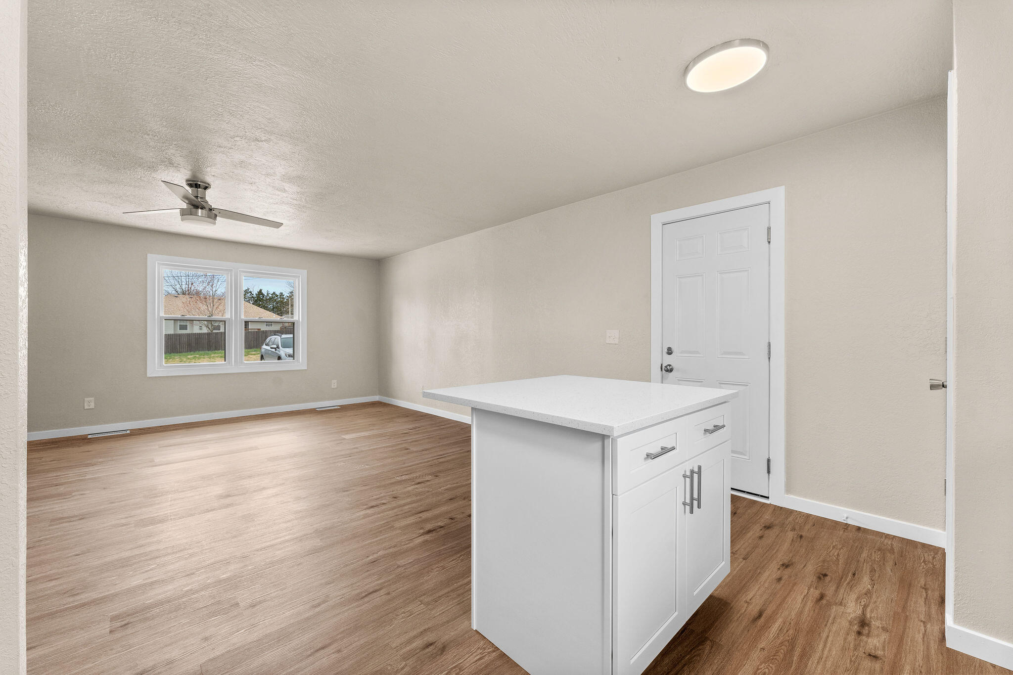 3740 South Elmview Avenue Property Photo 11