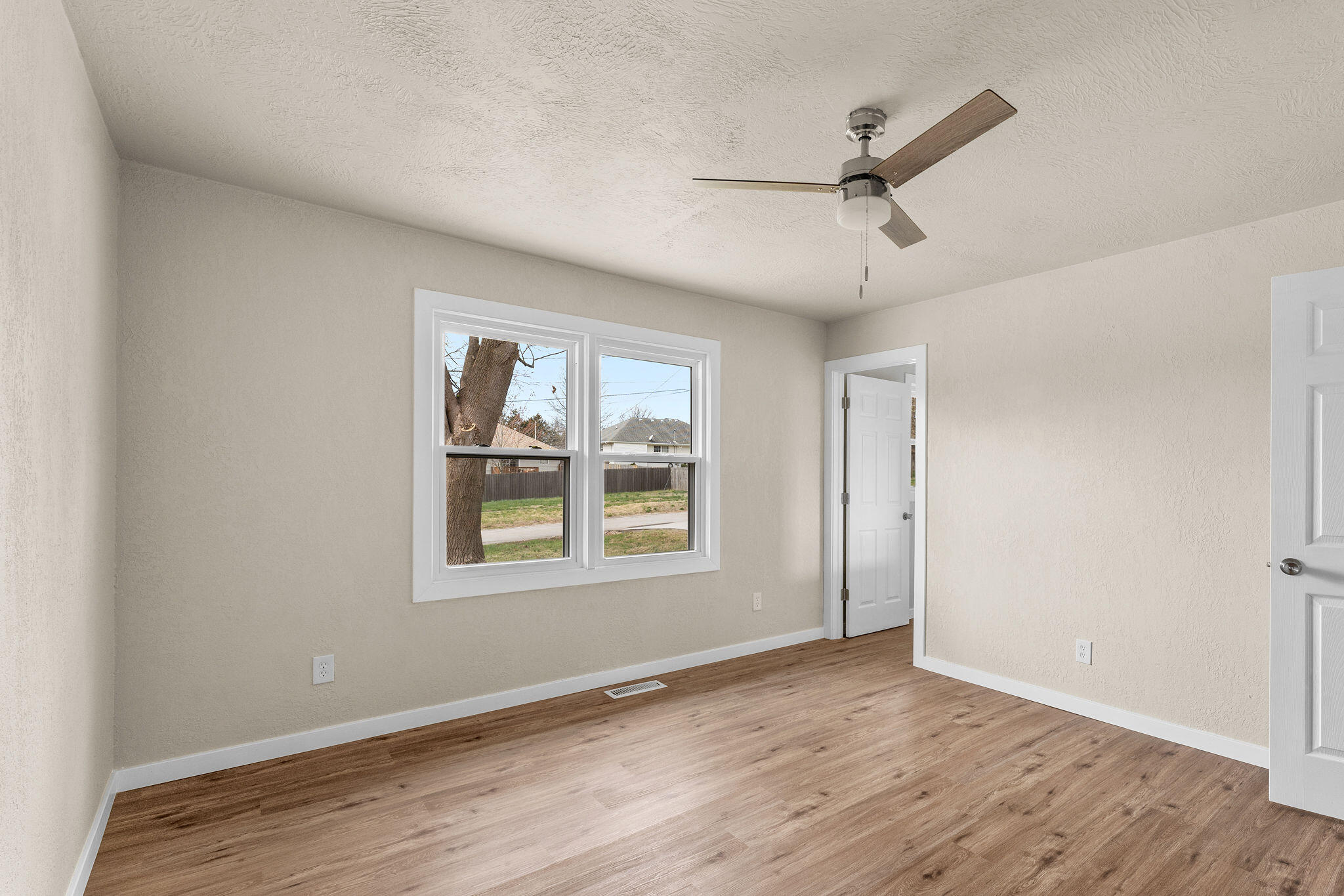 3740 South Elmview Avenue Property Photo 13