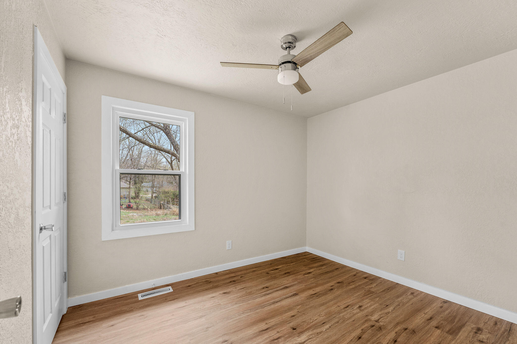 3740 South Elmview Avenue Property Photo 16