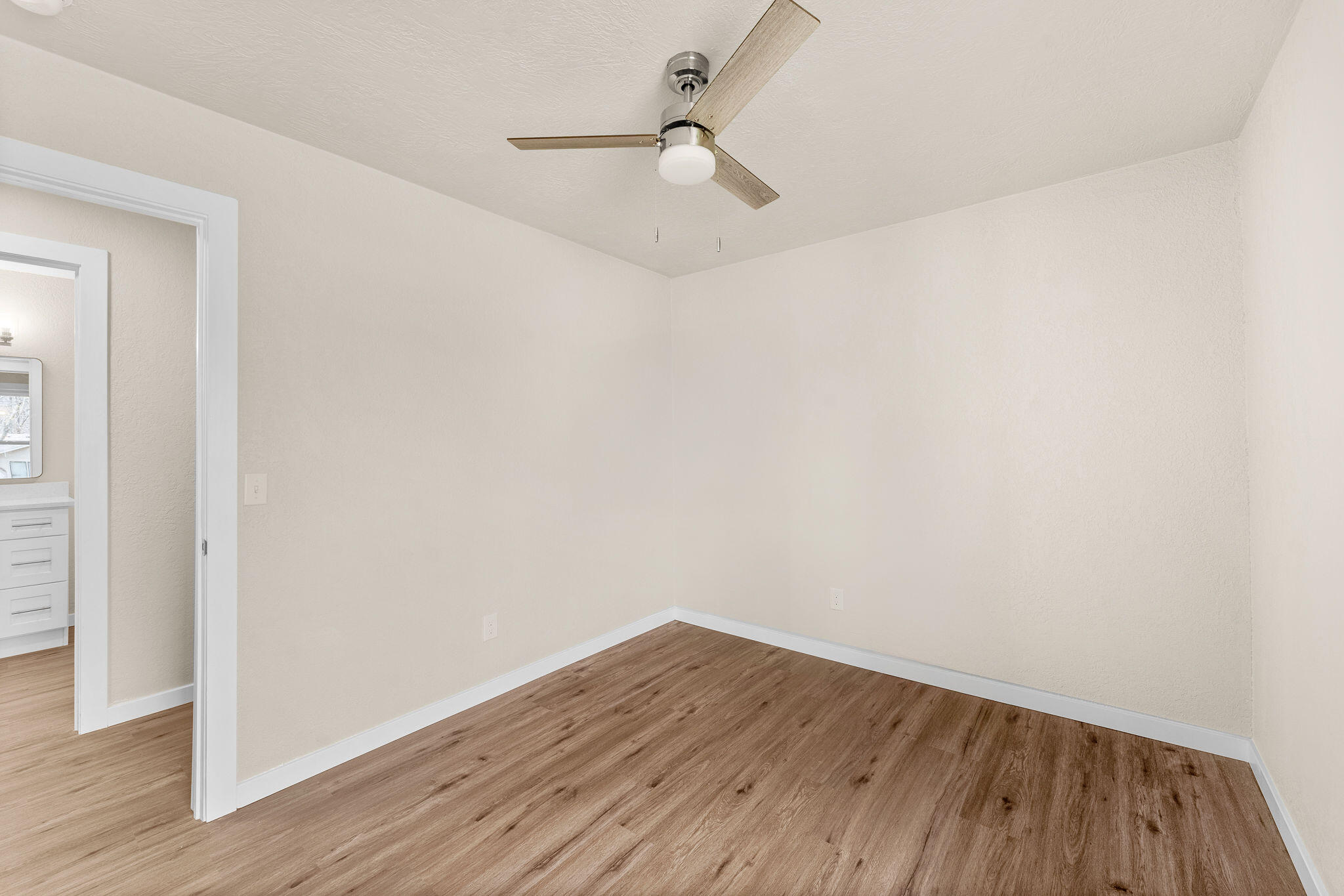 3740 South Elmview Avenue Property Photo 19