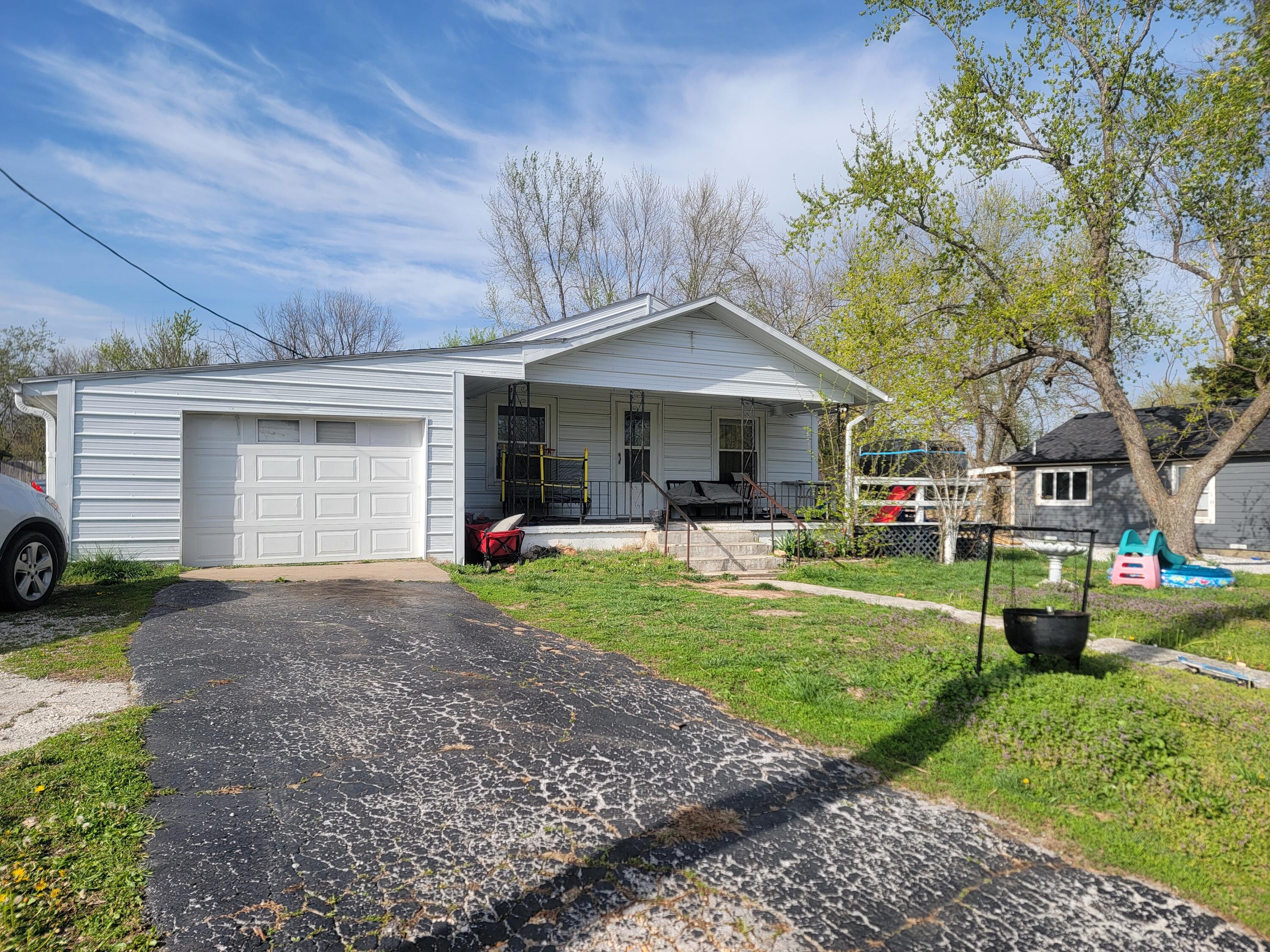 350 Kentling Avenue Property Photo 5