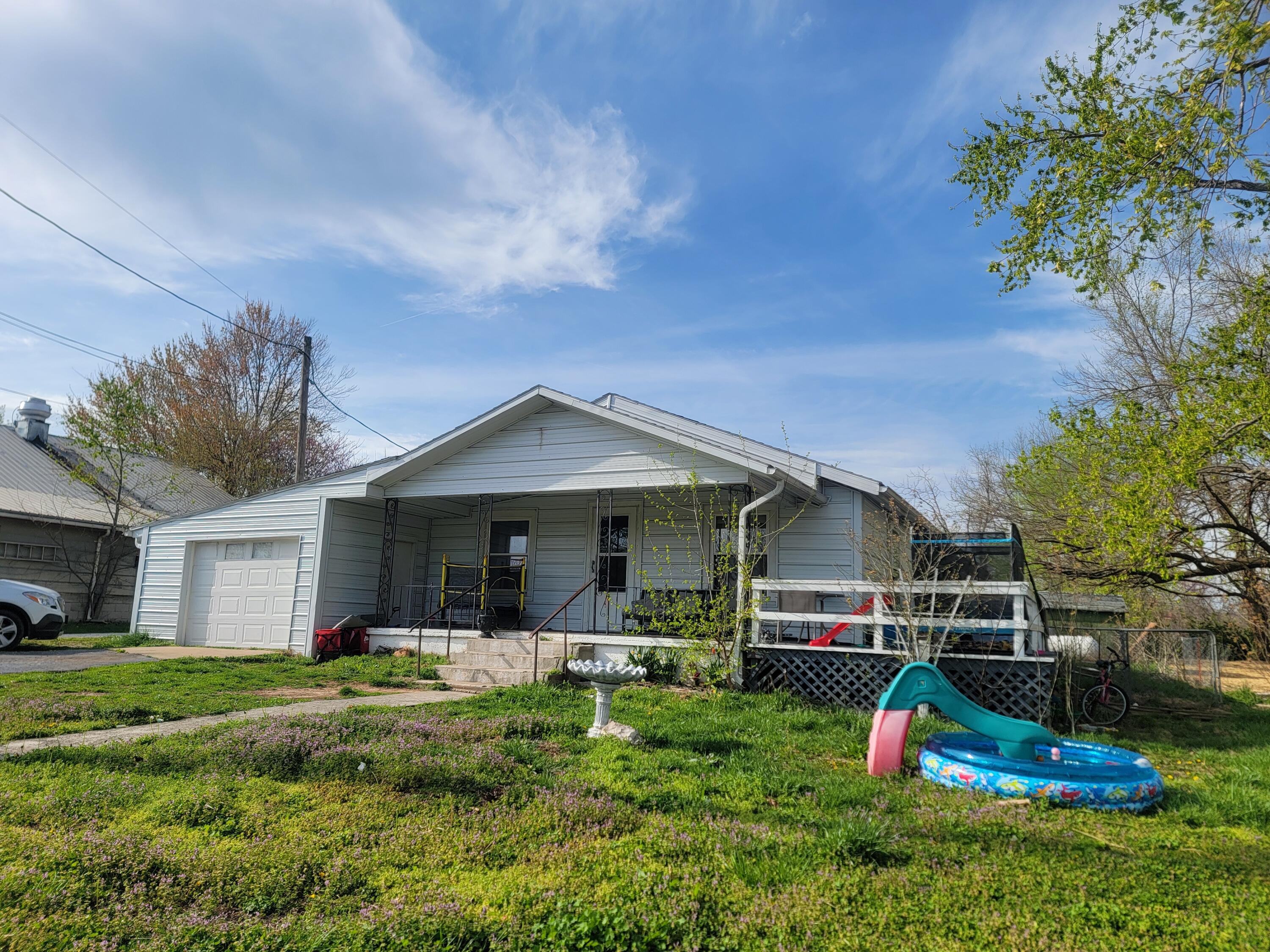 350 Kentling Avenue Property Photo 6
