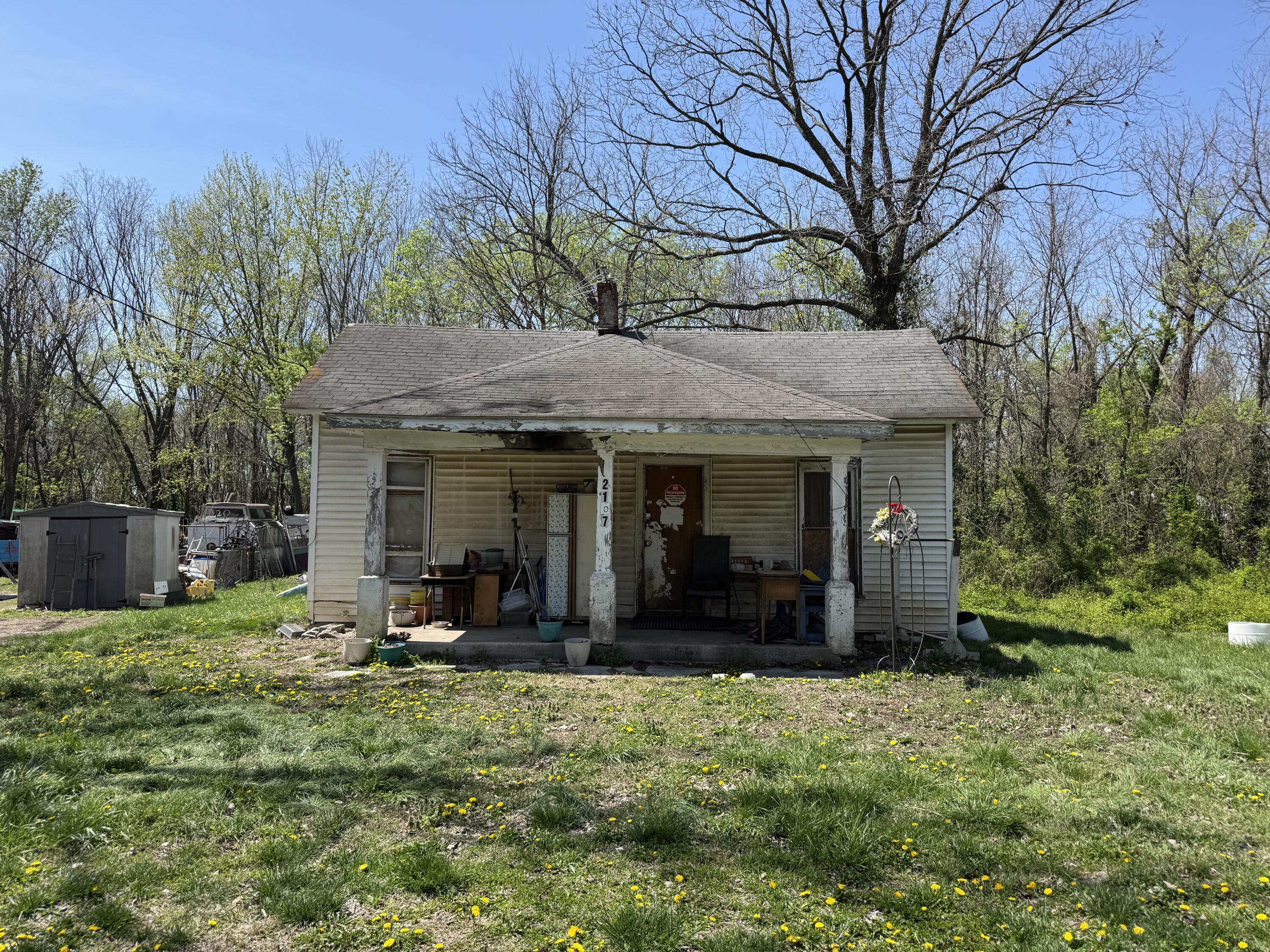 2107 Suburban Street Property Photo