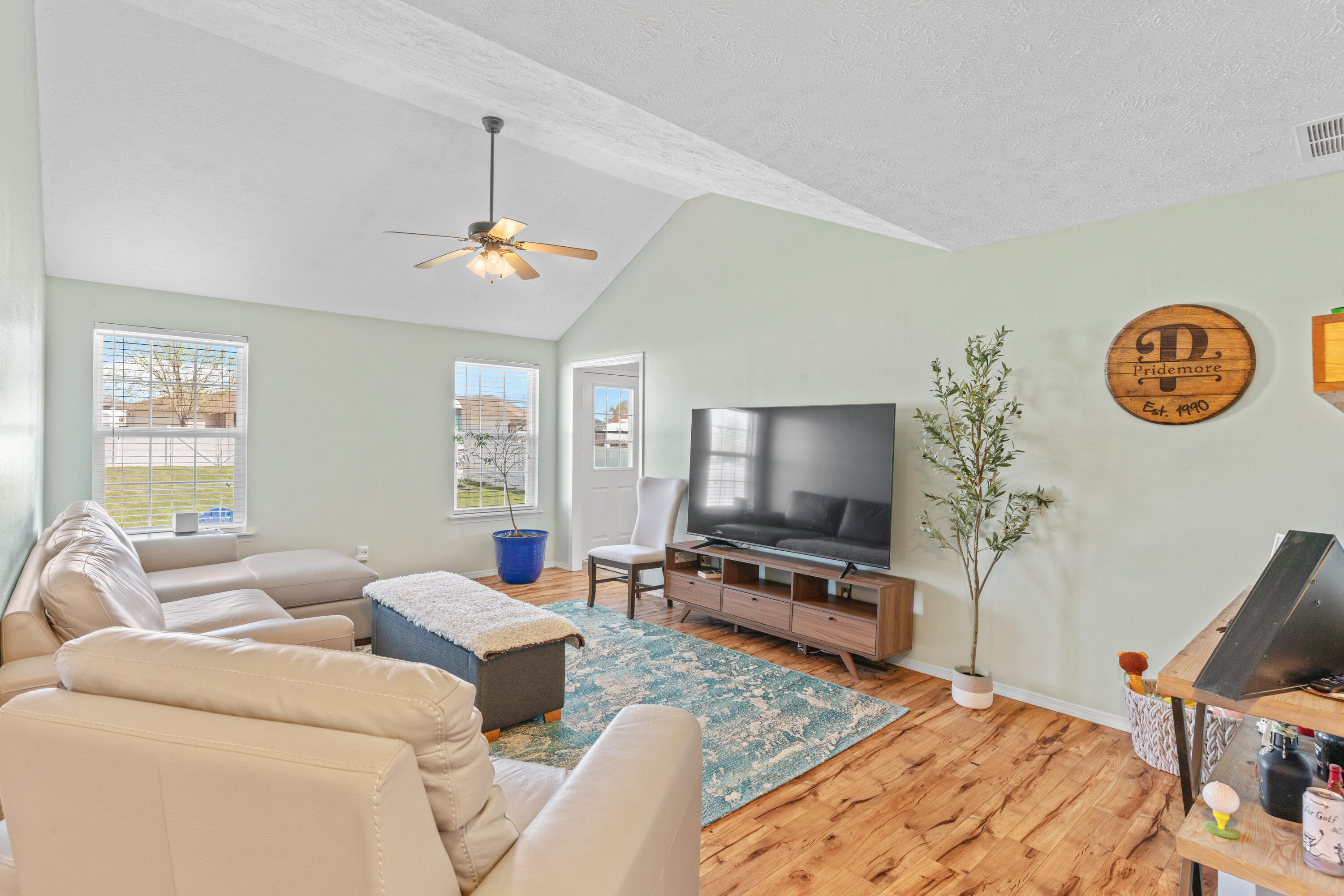 715 Woodlawn Street Property Photo 5