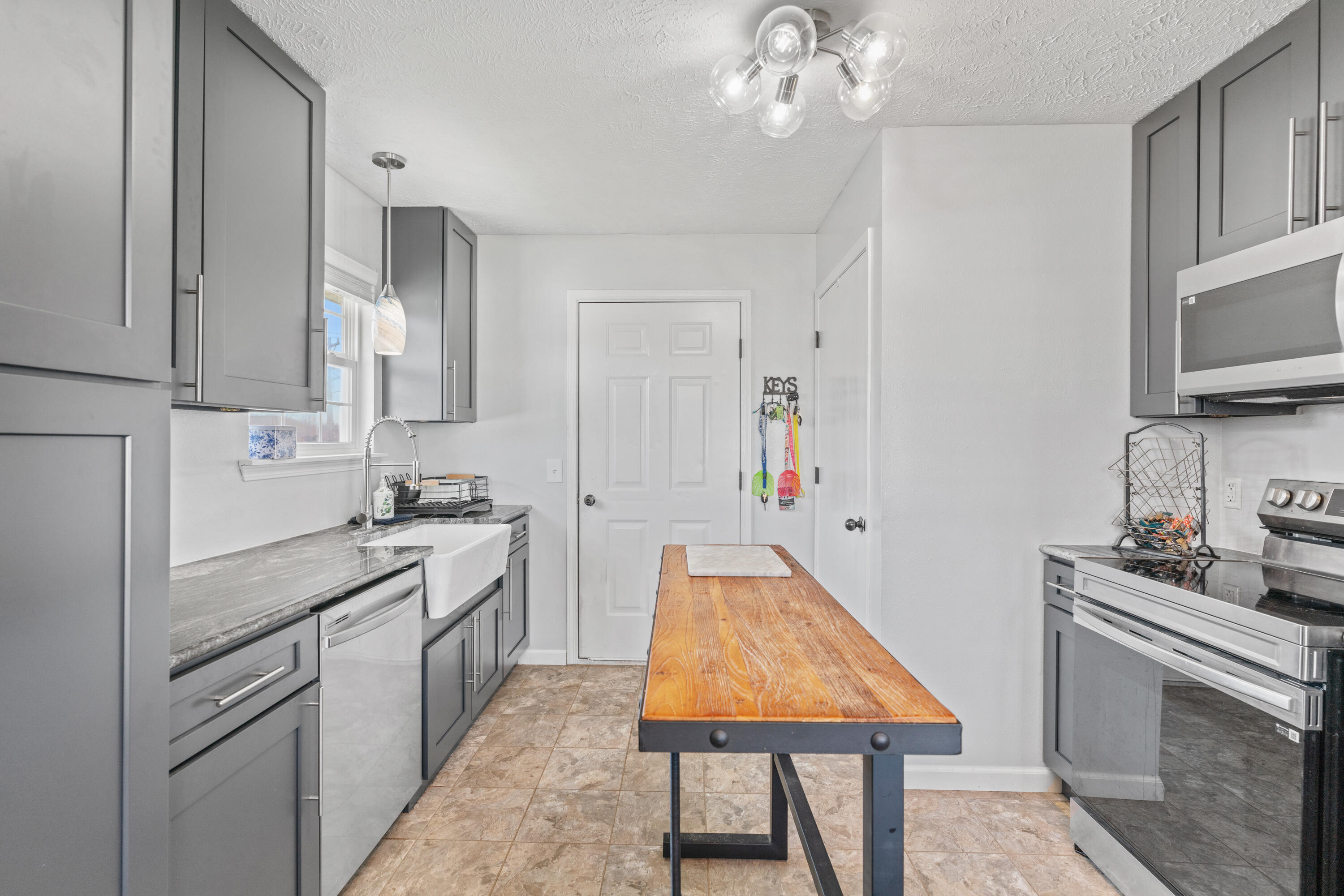 715 Woodlawn Street Property Photo 11