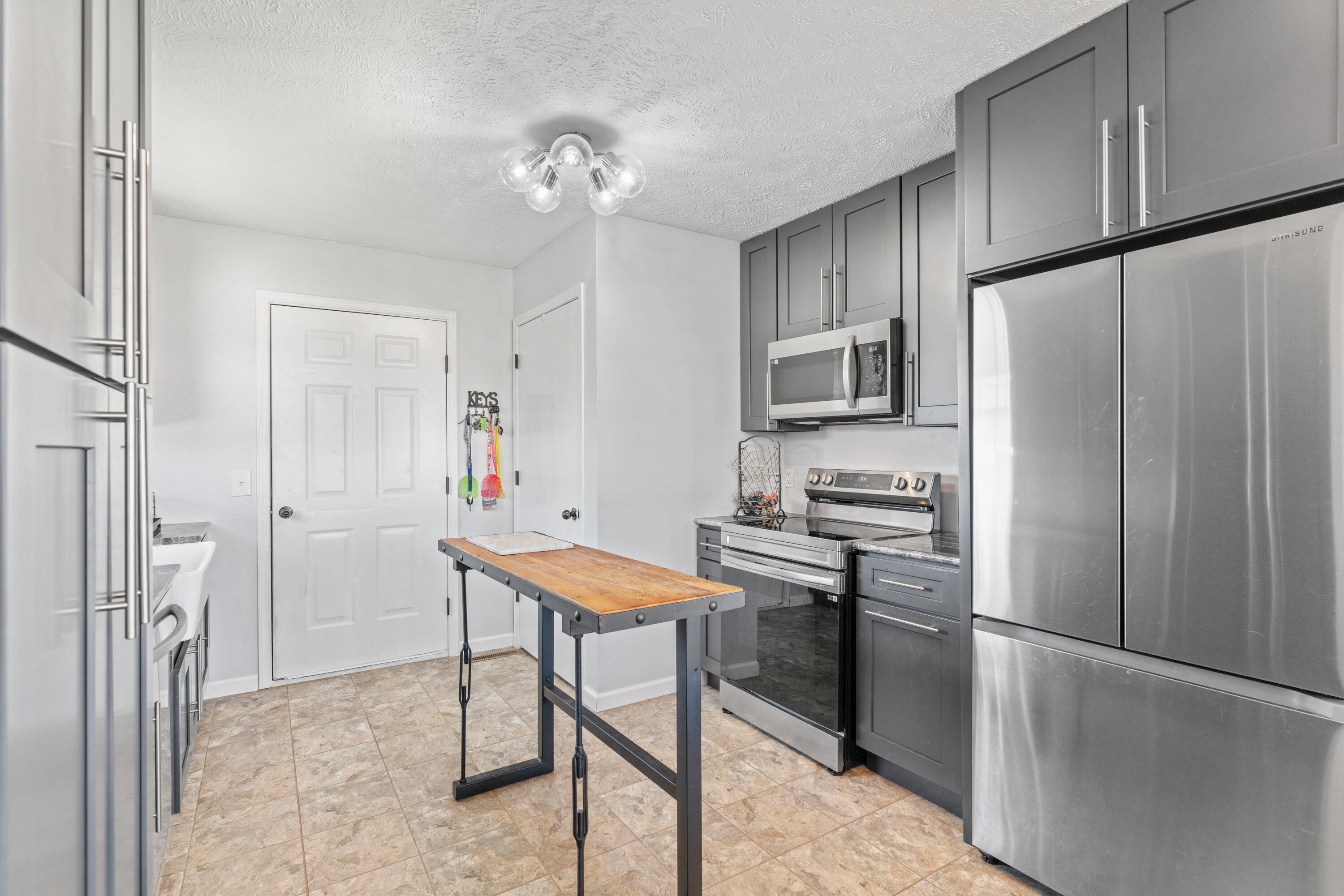 715 Woodlawn Street Property Photo 12