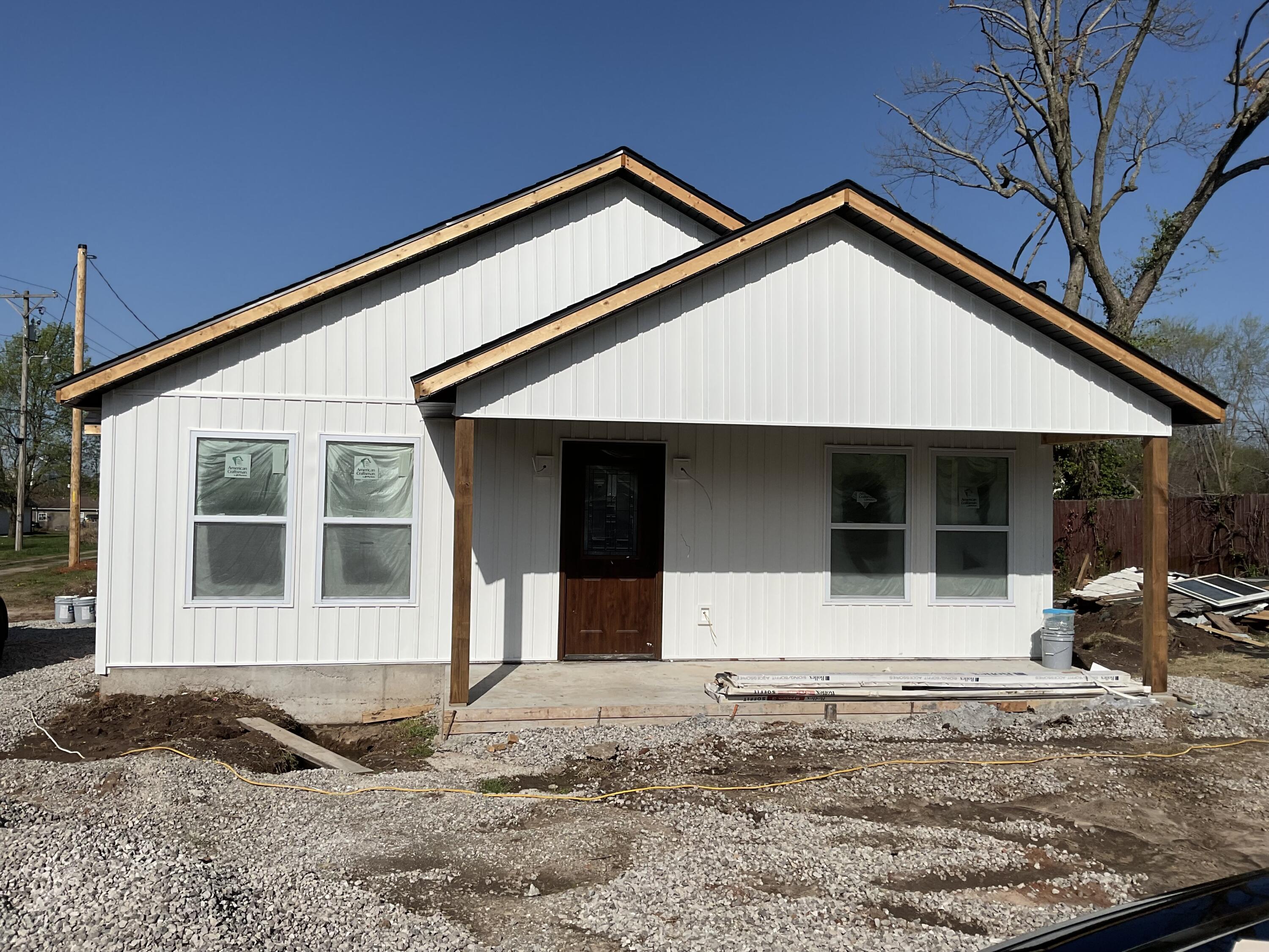 219 North Rinker Avenue Property Photo 1