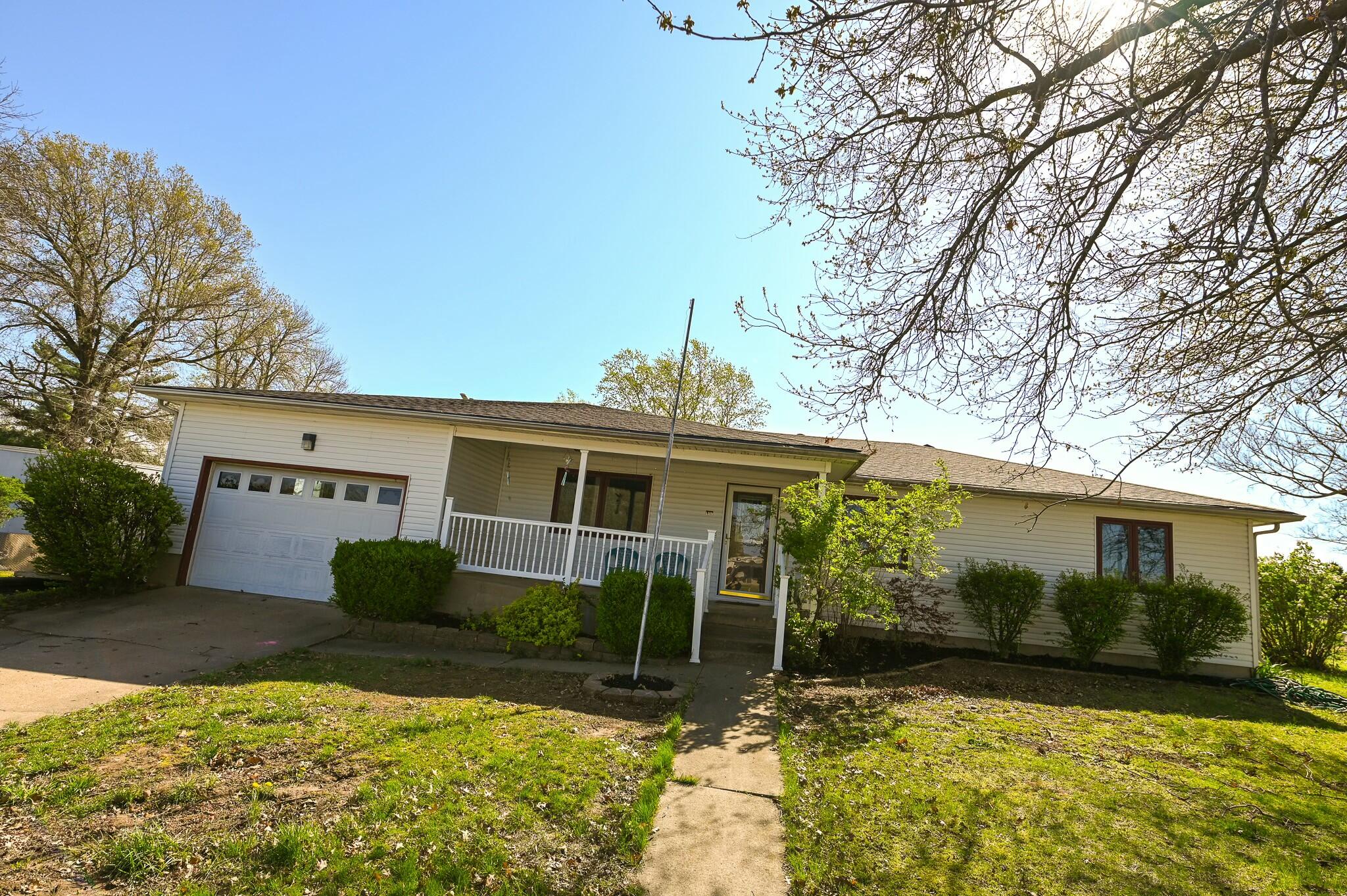 1316 Glenwood Place Property Photo 2