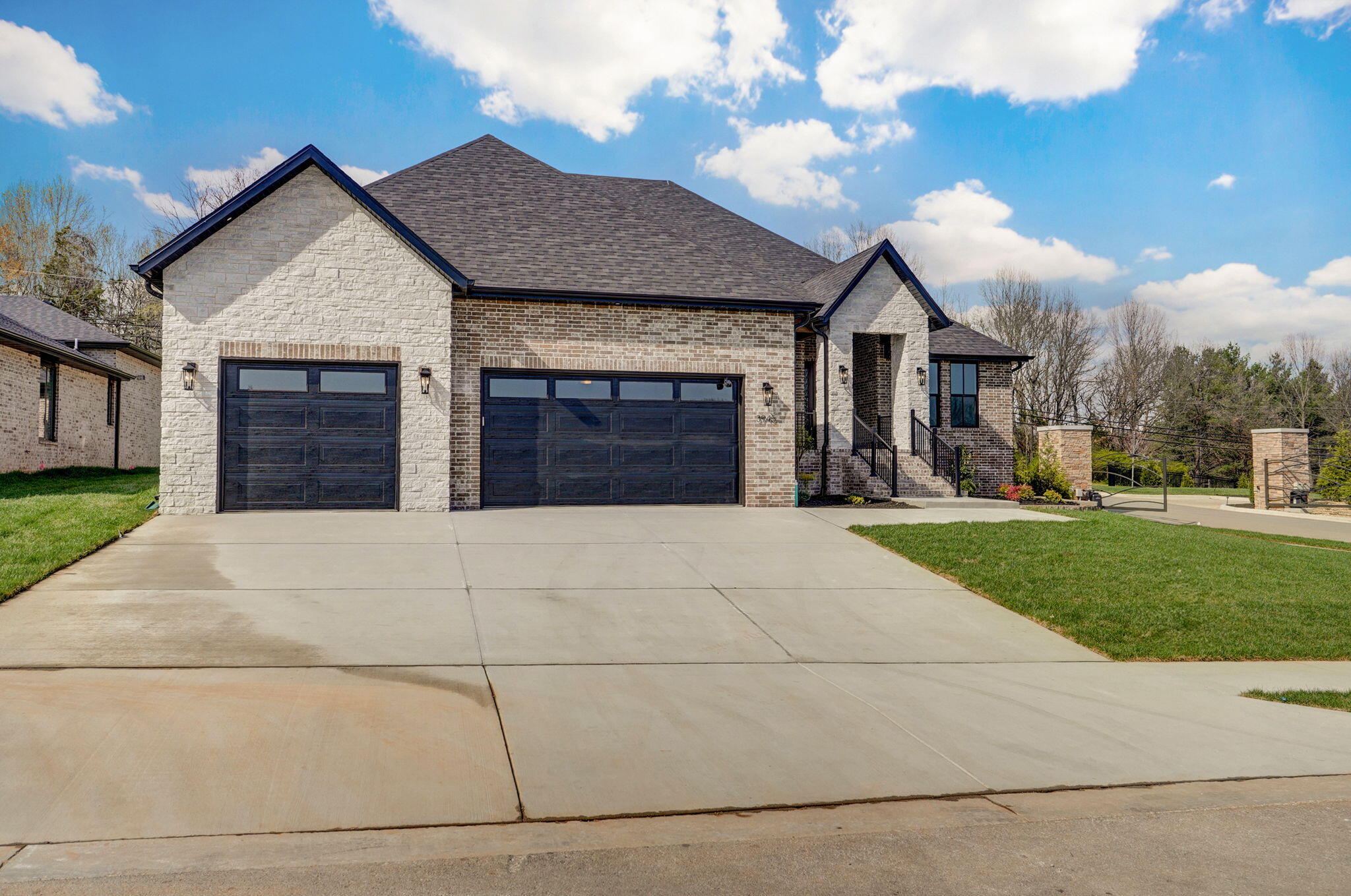 3945 East Woodhue Street Property Photo 2