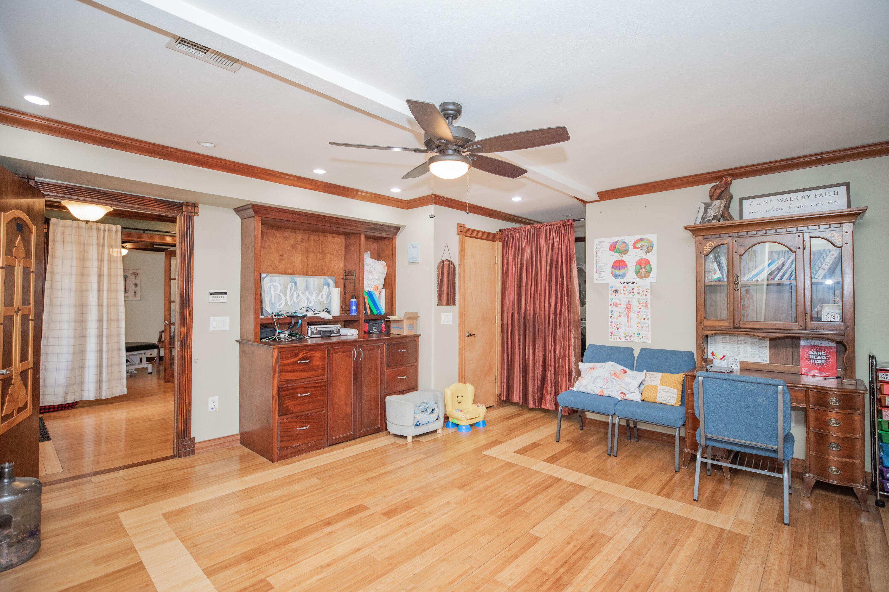 201 South Clark Avenue Property Photo 11